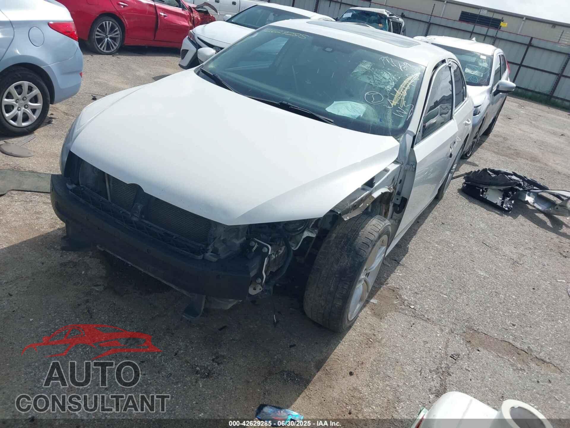 VOLKSWAGEN PASSAT 2014 - 1VWCN7A32EC035738