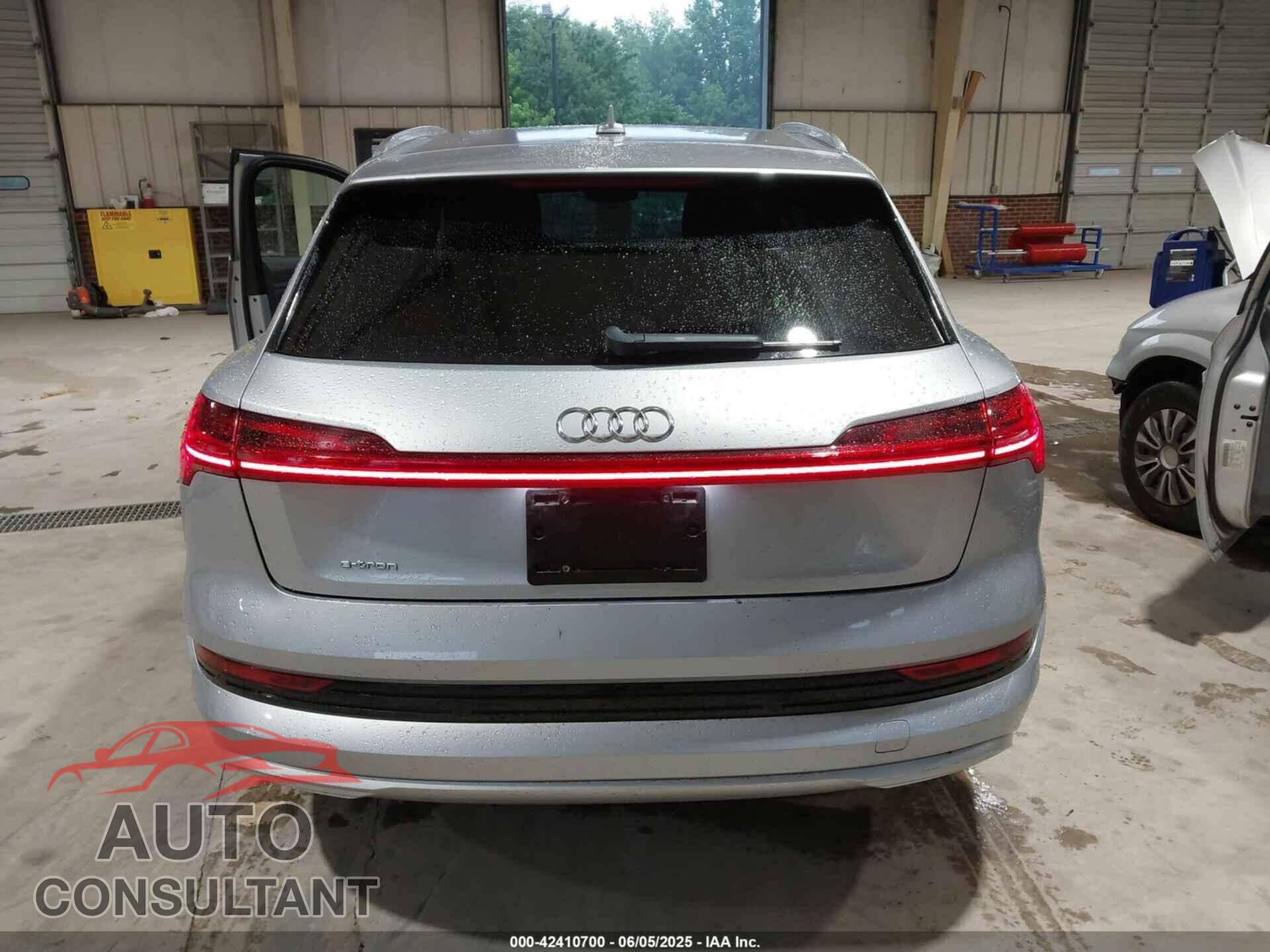 AUDI E-TRON 2019 - WA1LAAGE2KB009527