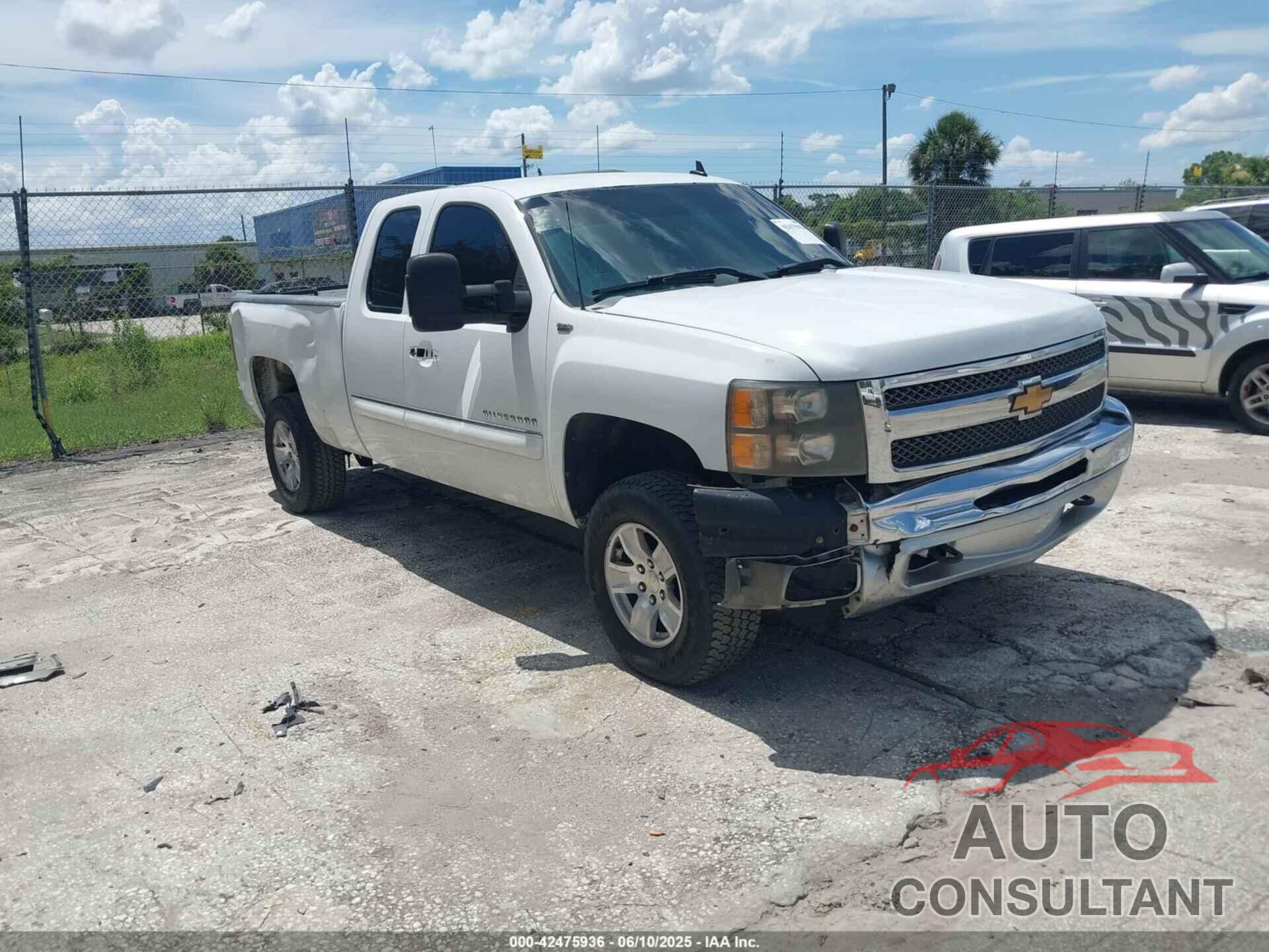 CHEVROLET SILVERADO 1500 2013 - 1GCRKSE76DZ168195