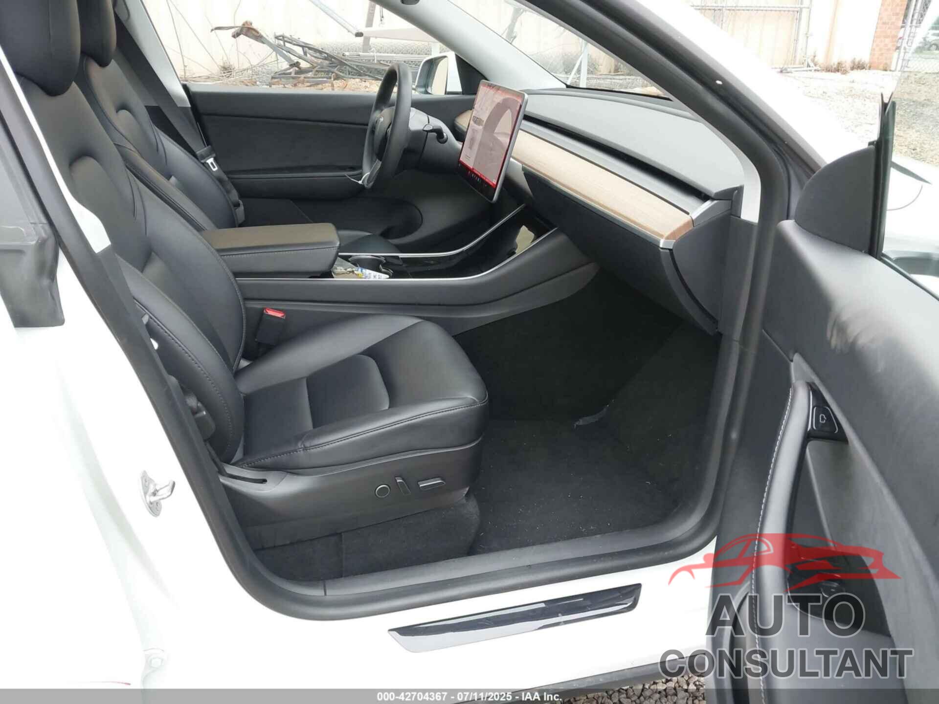 TESLA MODEL Y 2021 - 5YJYGDEE4MF084857