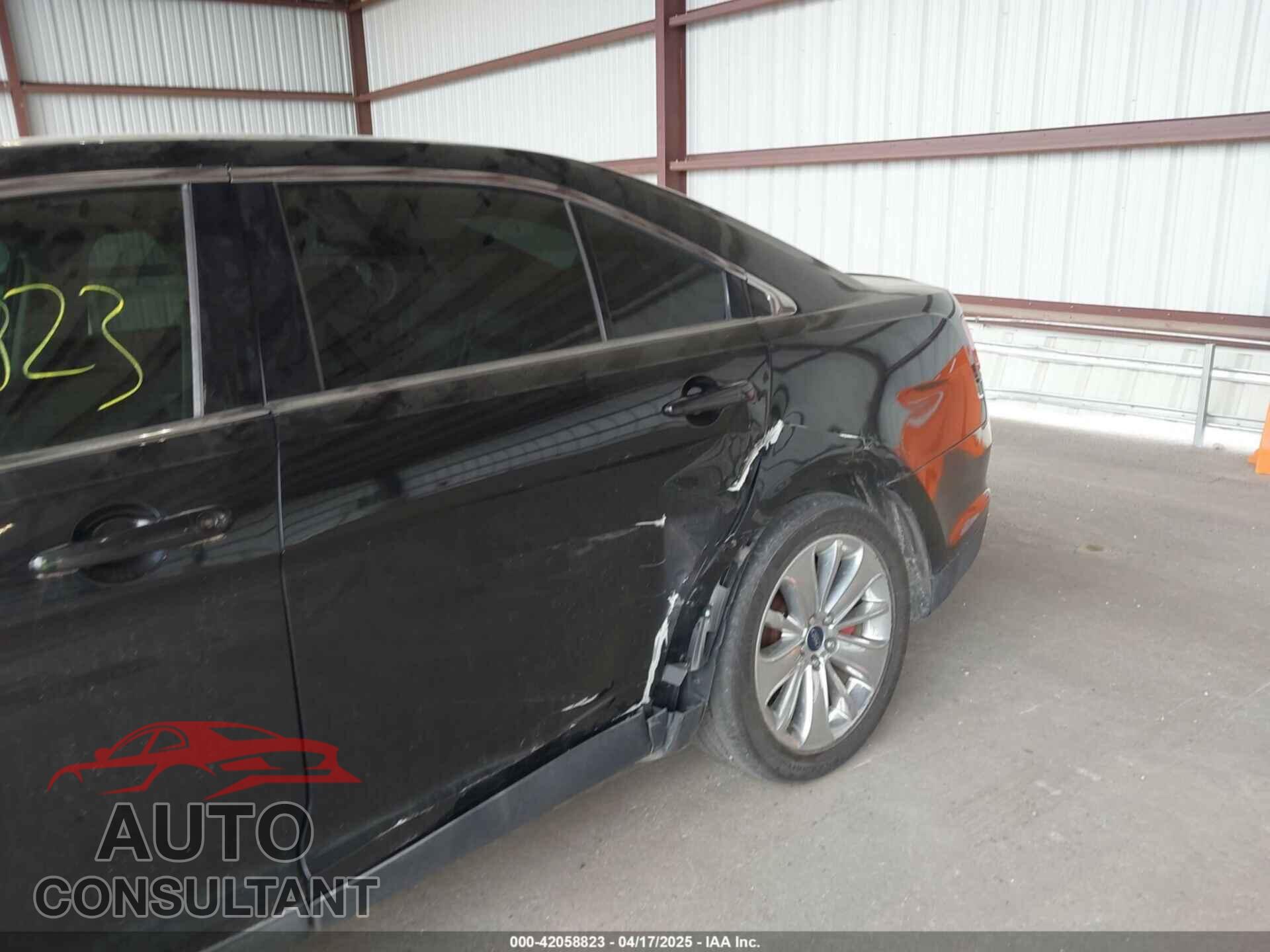 FORD TAURUS 2011 - 1FAHP2FW9BG132857