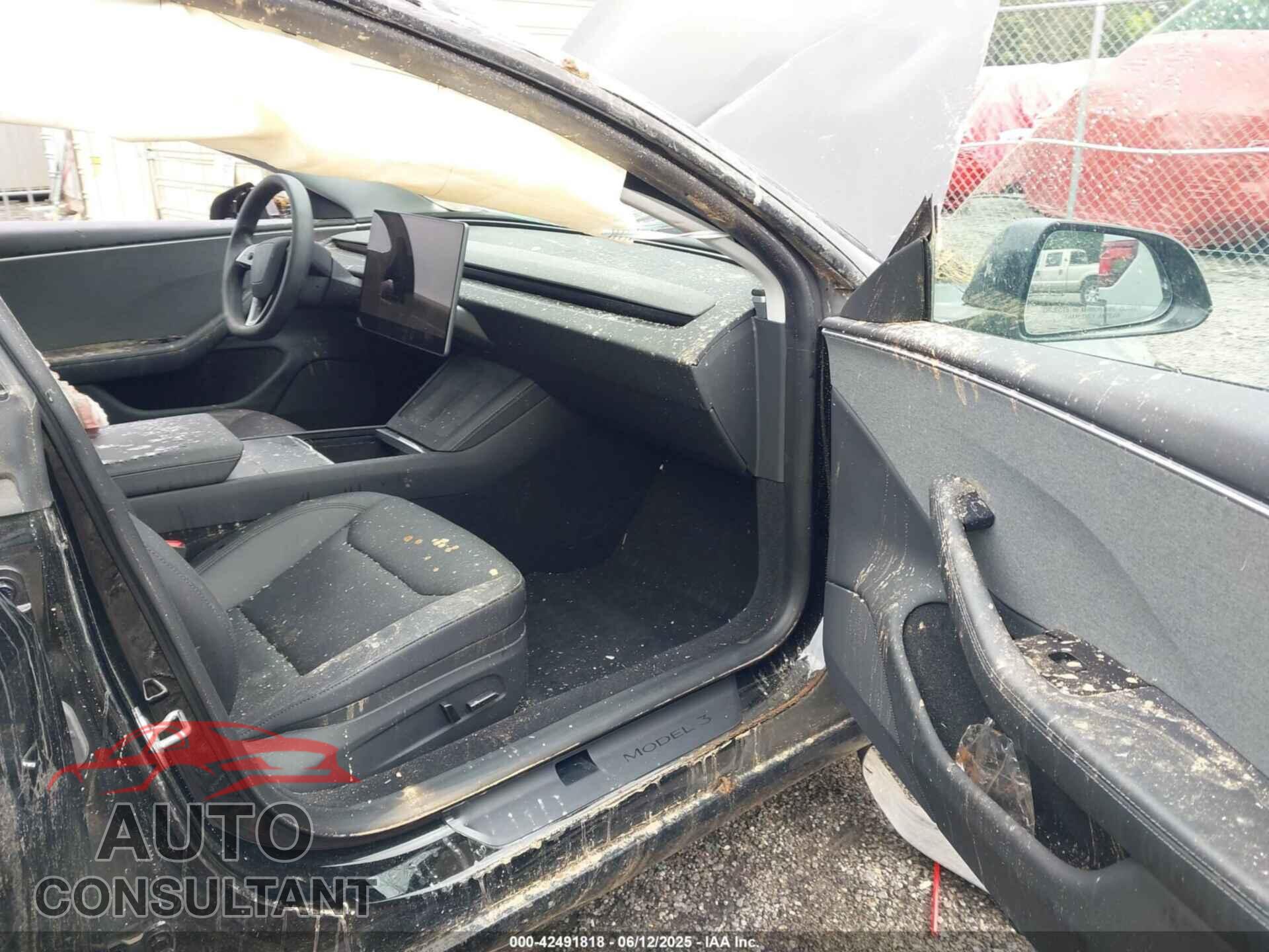 TESLA MODEL 3 2024 - 5YJ3E1EA3RF729159