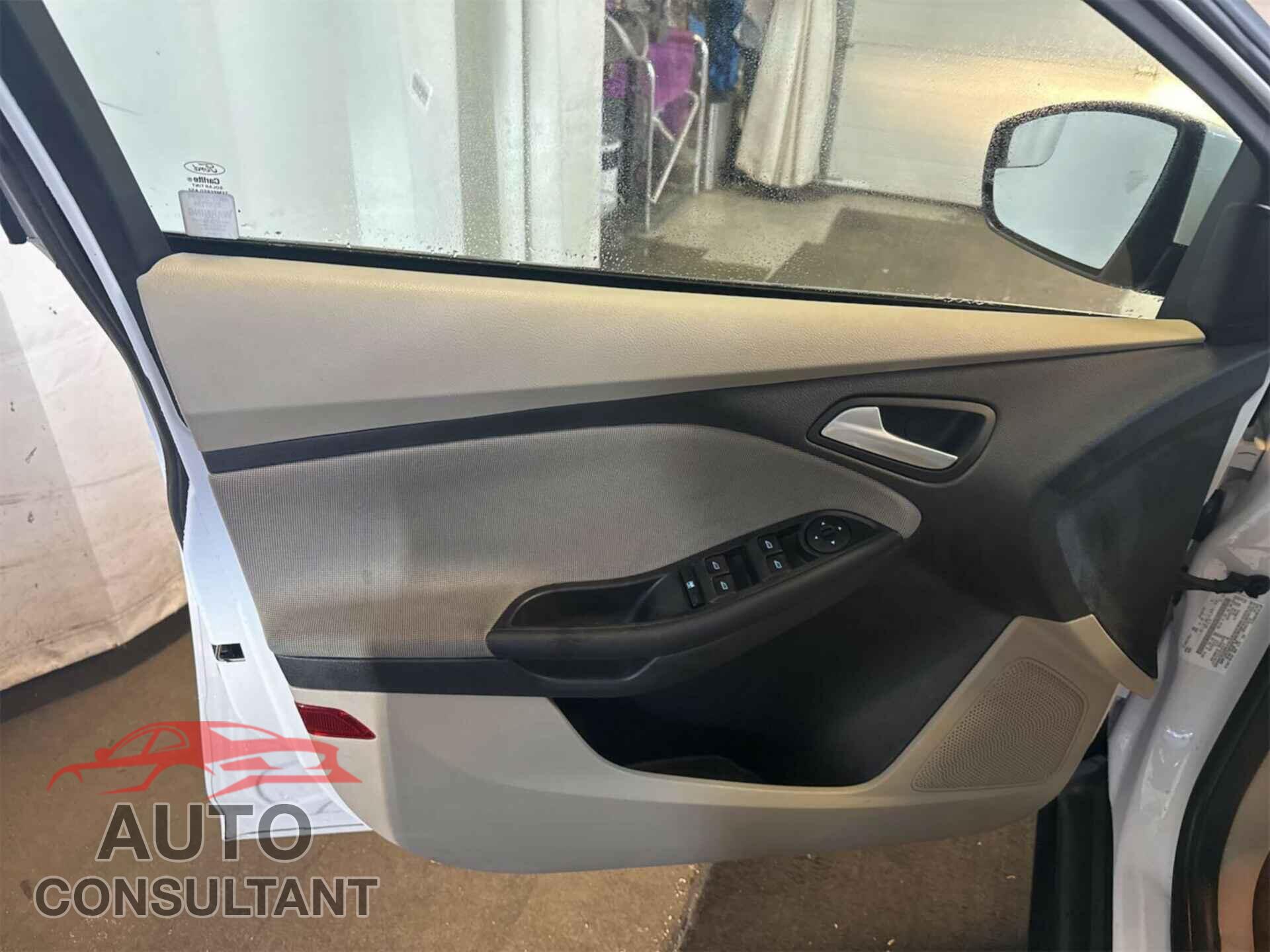 FORD FOCUS 2014 - 1FADP3F27EL443121
