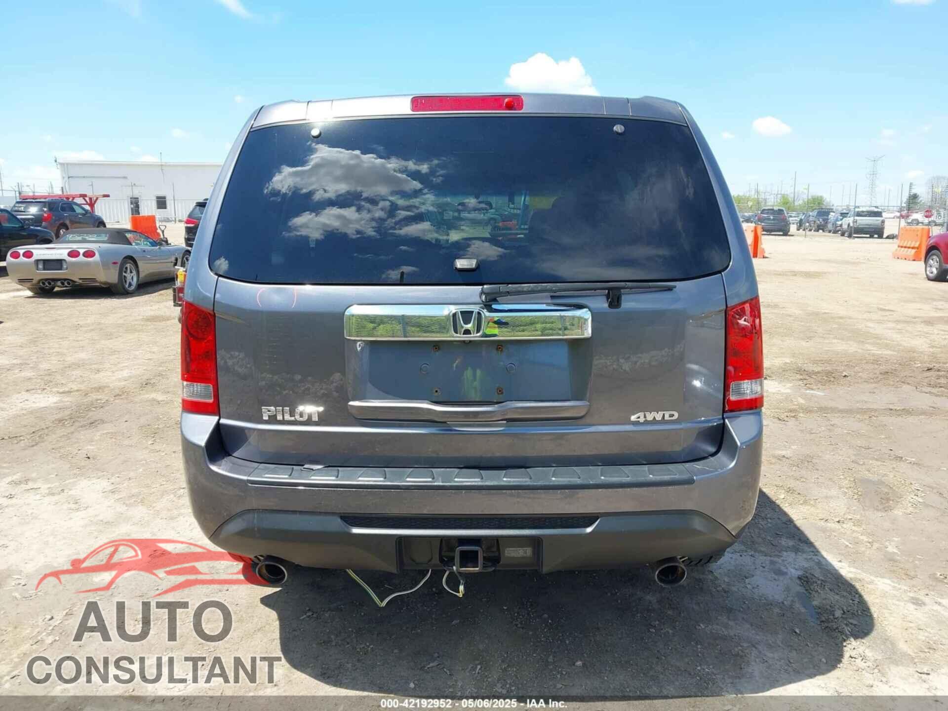 HONDA PILOT 2015 - 5FNYF4H49FB009905