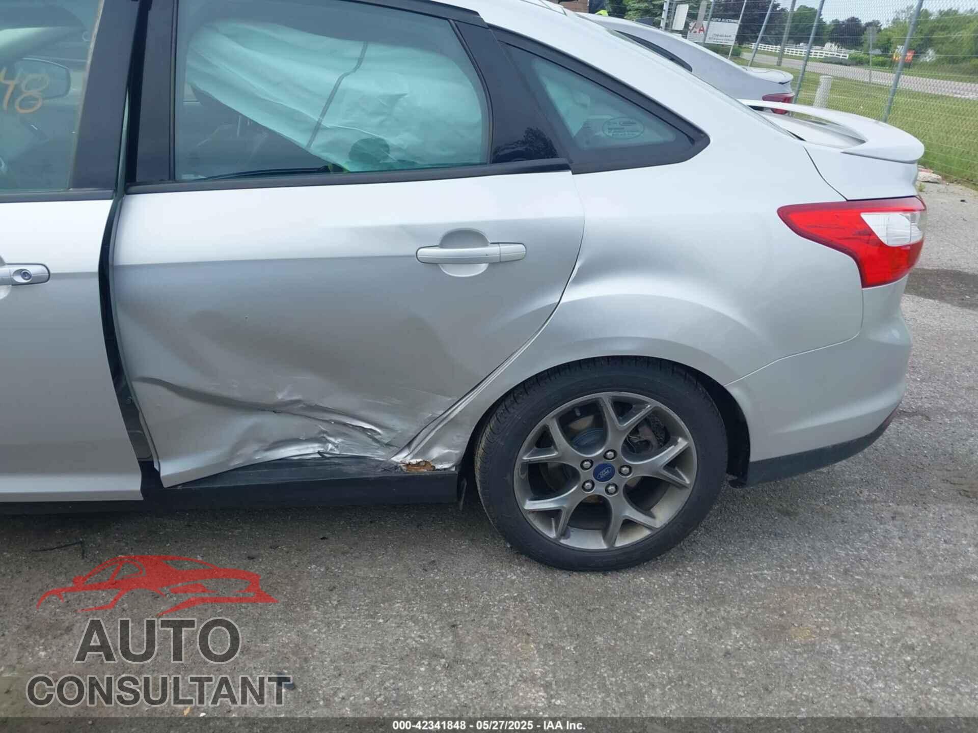 FORD FOCUS 2014 - 1FADP3F20EL389547