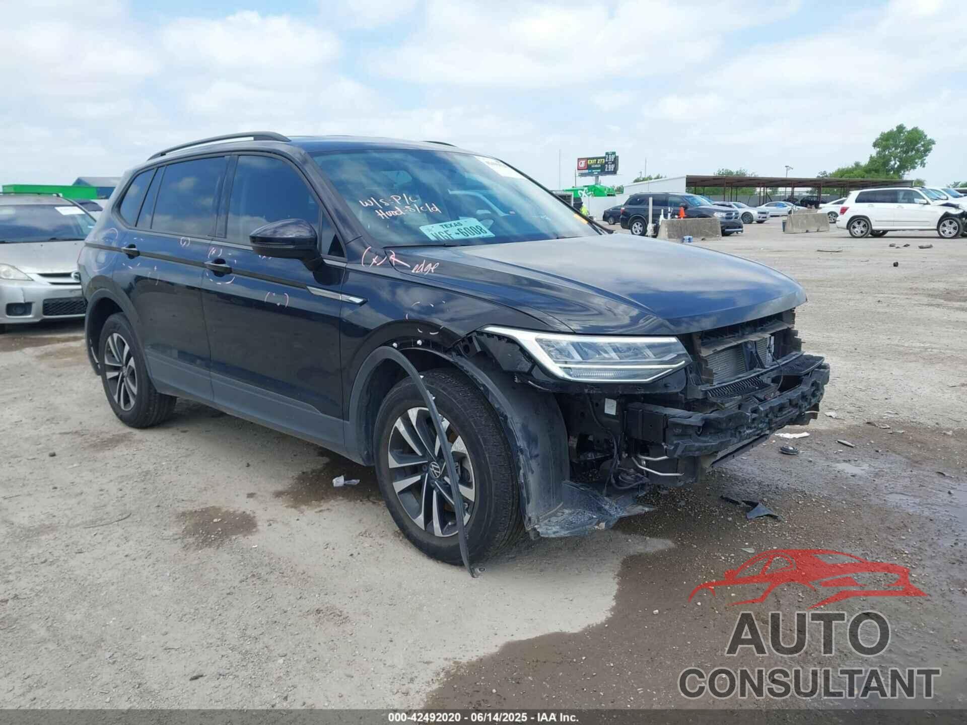 VOLKSWAGEN TIGUAN 2022 - 3VV0B7AX7NM137070