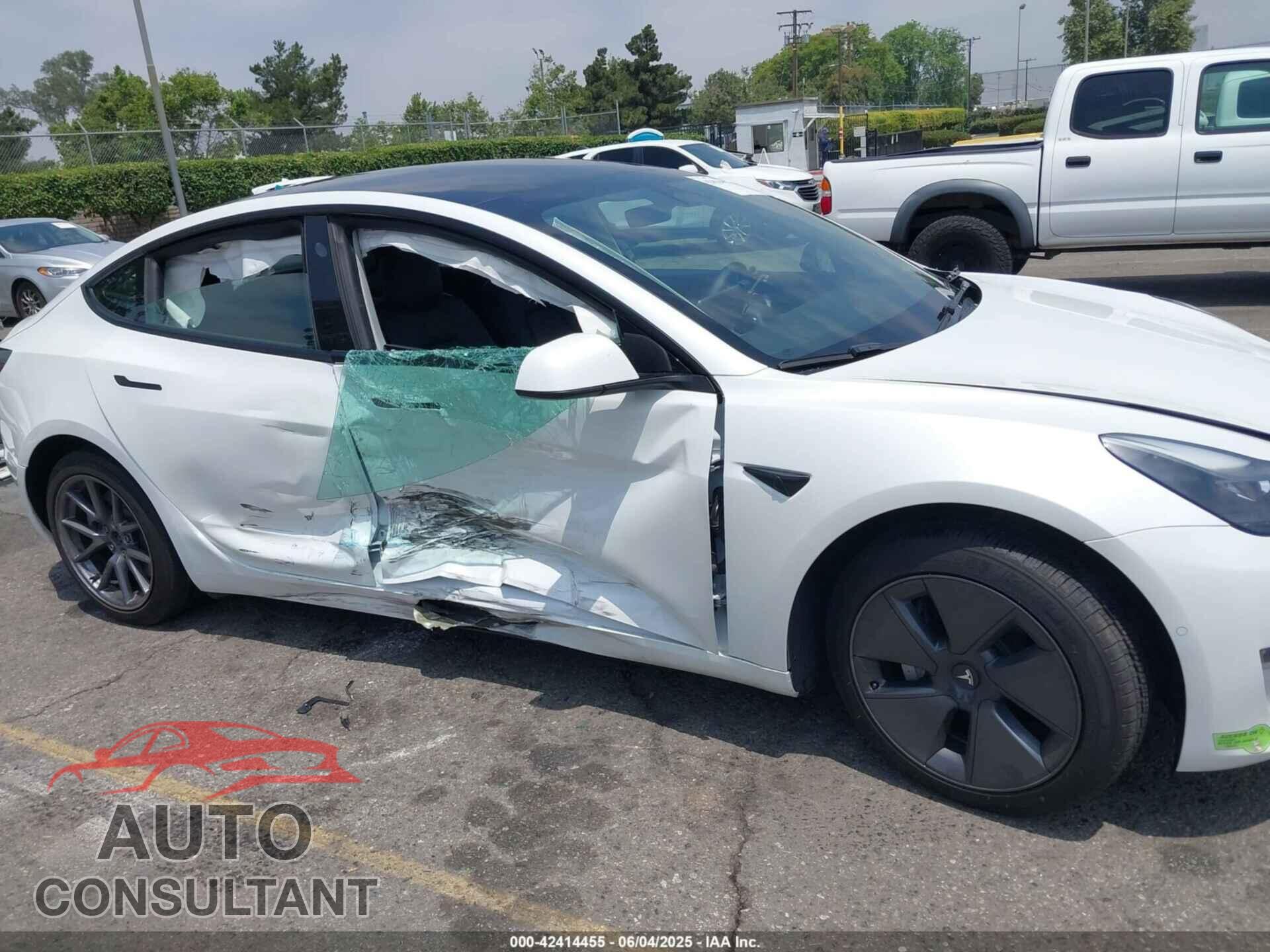 TESLA MODEL 3 2022 - 5YJ3E1EB7NF210537
