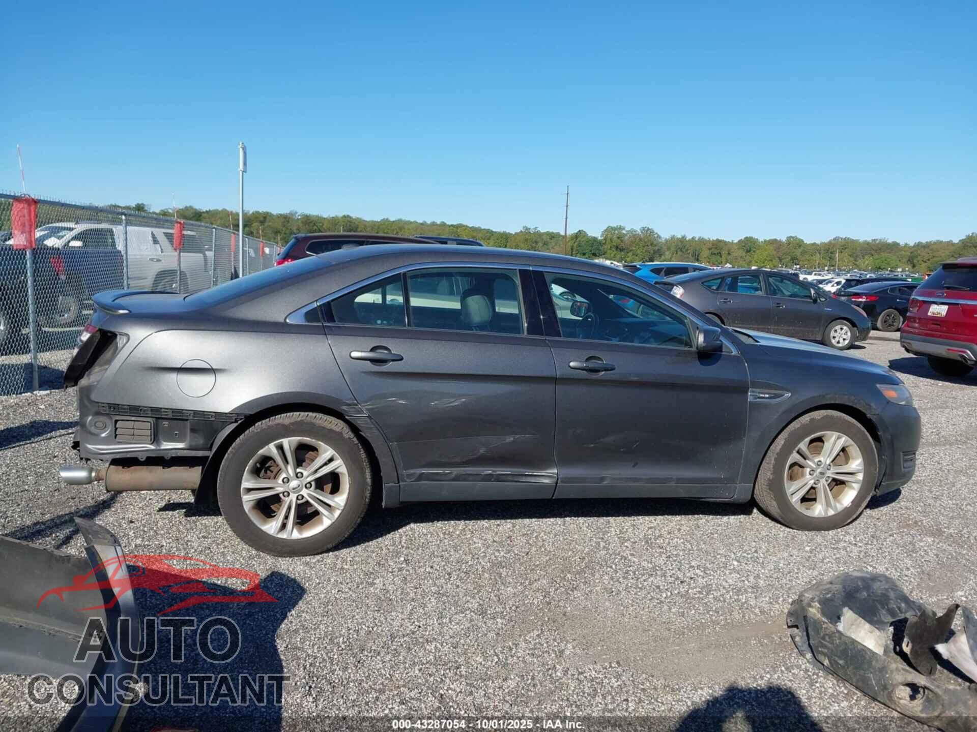 FORD TAURUS 2015 - 1FAHP2E85FG143637