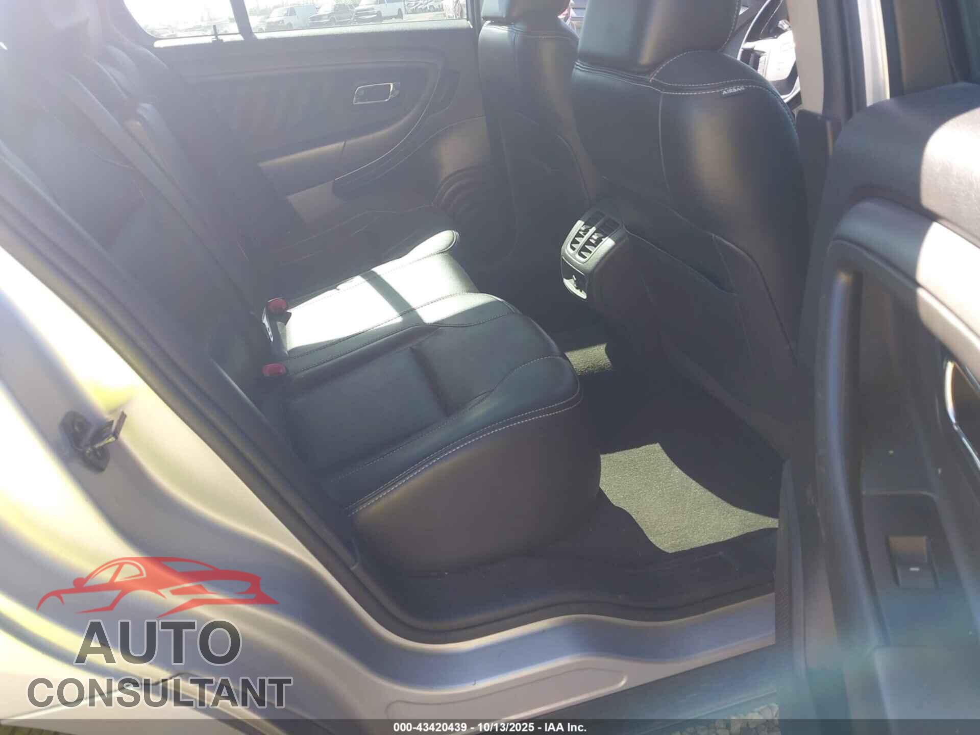 FORD TAURUS 2011 - 1FAHP2EW3BG157724