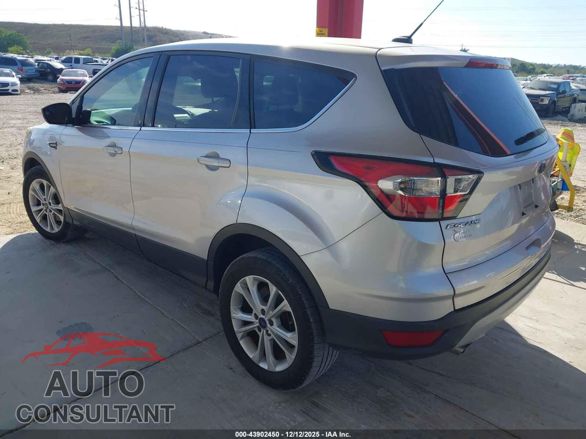 FORD ESCAPE 2017 - 1FMCU0GD8HUC19573
