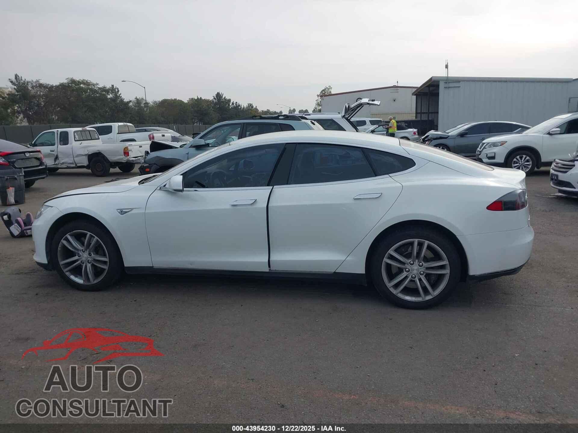 TESLA MODEL S 2013 - 5YJSA1CNXDFP28144