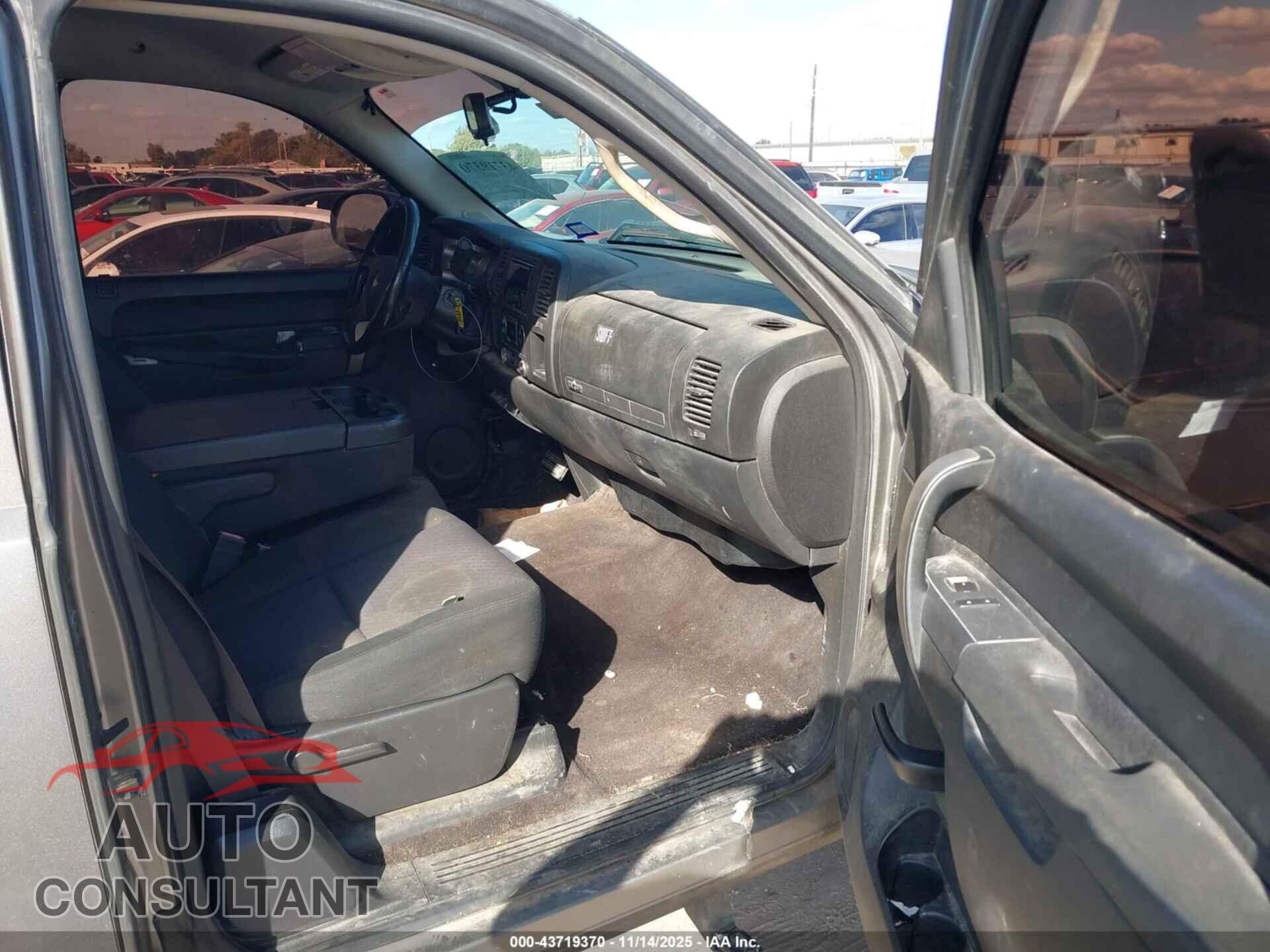 CHEVROLET SILVERADO 1500 2013 - 1GCRCSE02DZ103473
