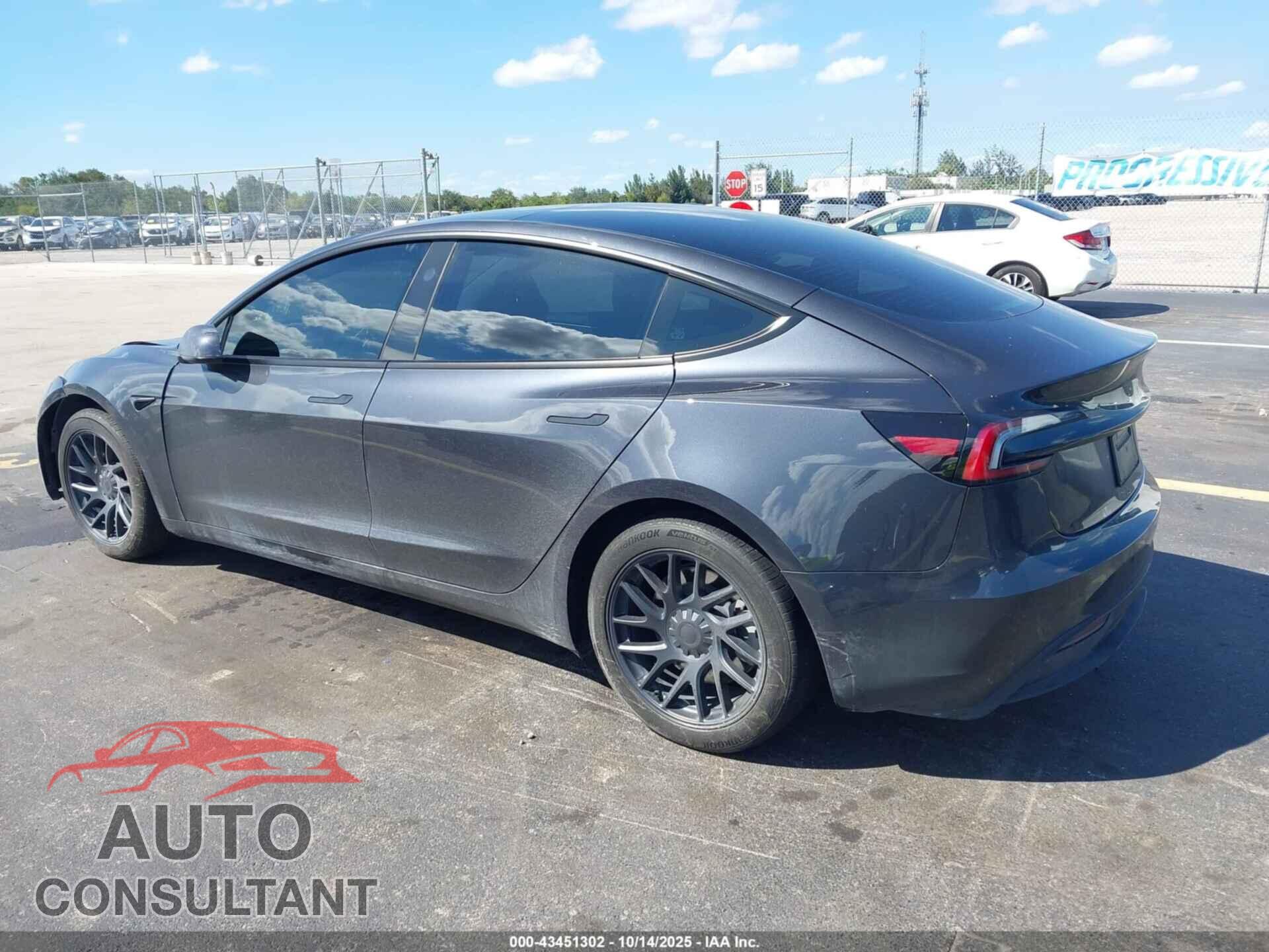 TESLA MODEL 3 2024 - 5YJ3E1EA7RF724708