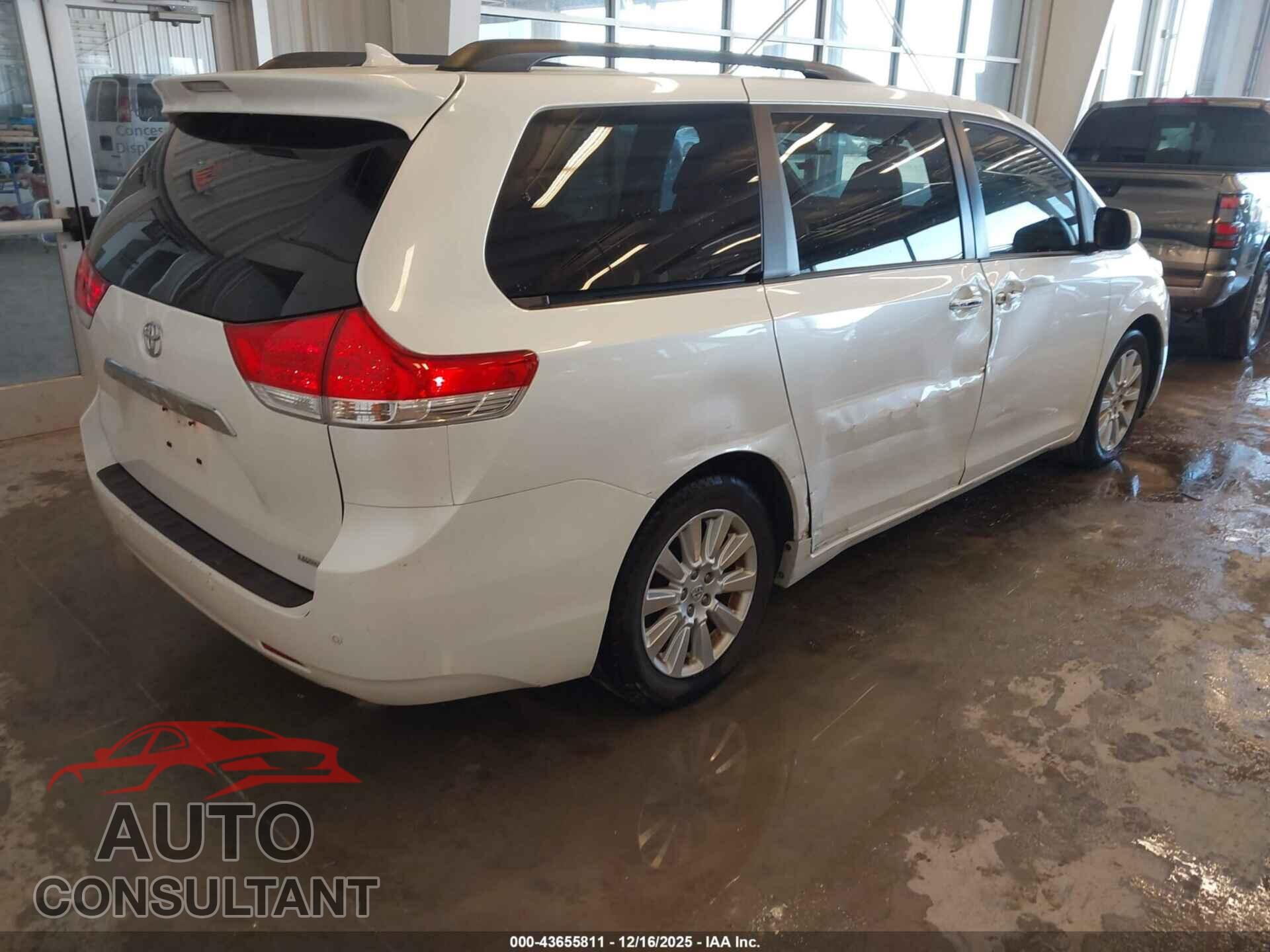 TOYOTA SIENNA 2011 - 5TDYK3DC1BS040428