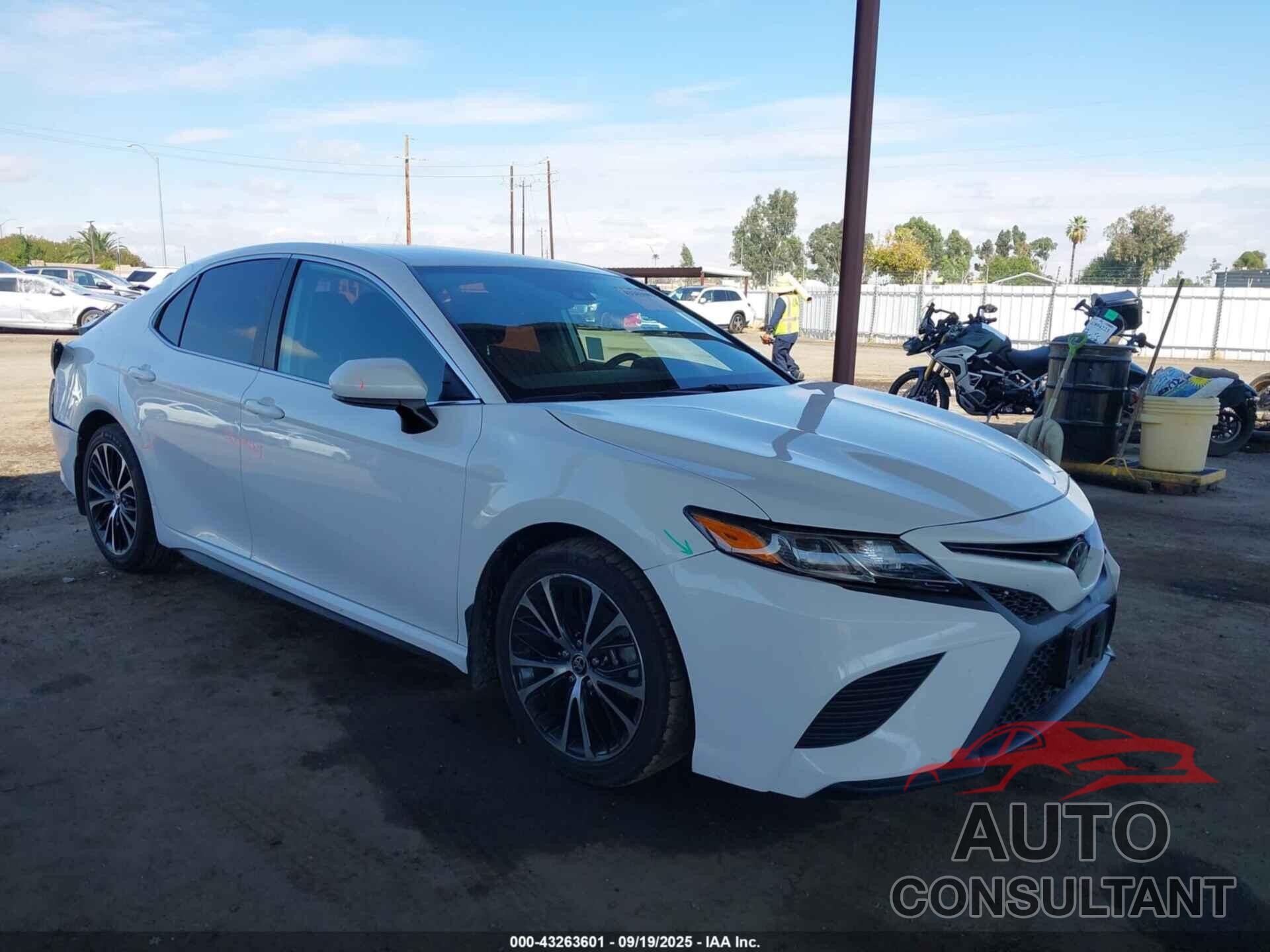 TOYOTA CAMRY 2020 - 4T1G11AK0LU391869