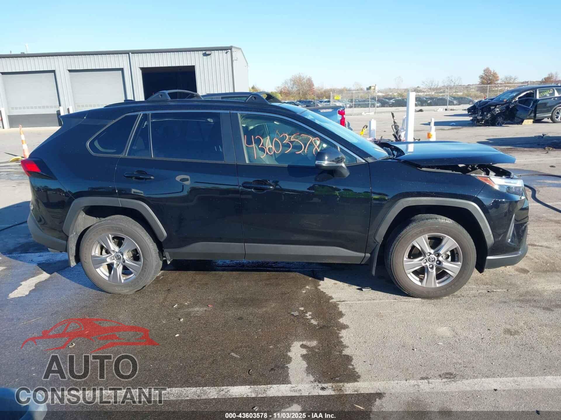 TOYOTA RAV4 2023 - JTMP1RFVXPD095494