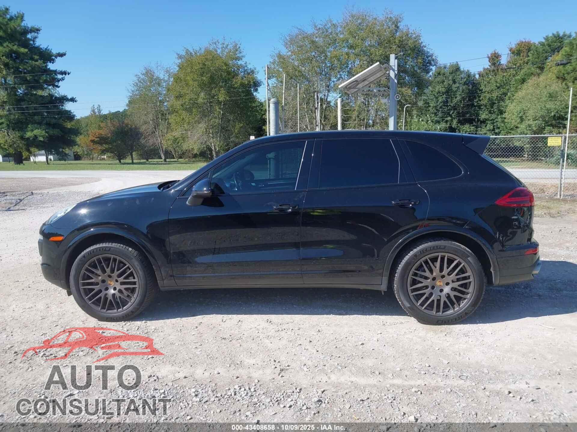 PORSCHE CAYENNE 2017 - WP1AA2A24HKA82438
