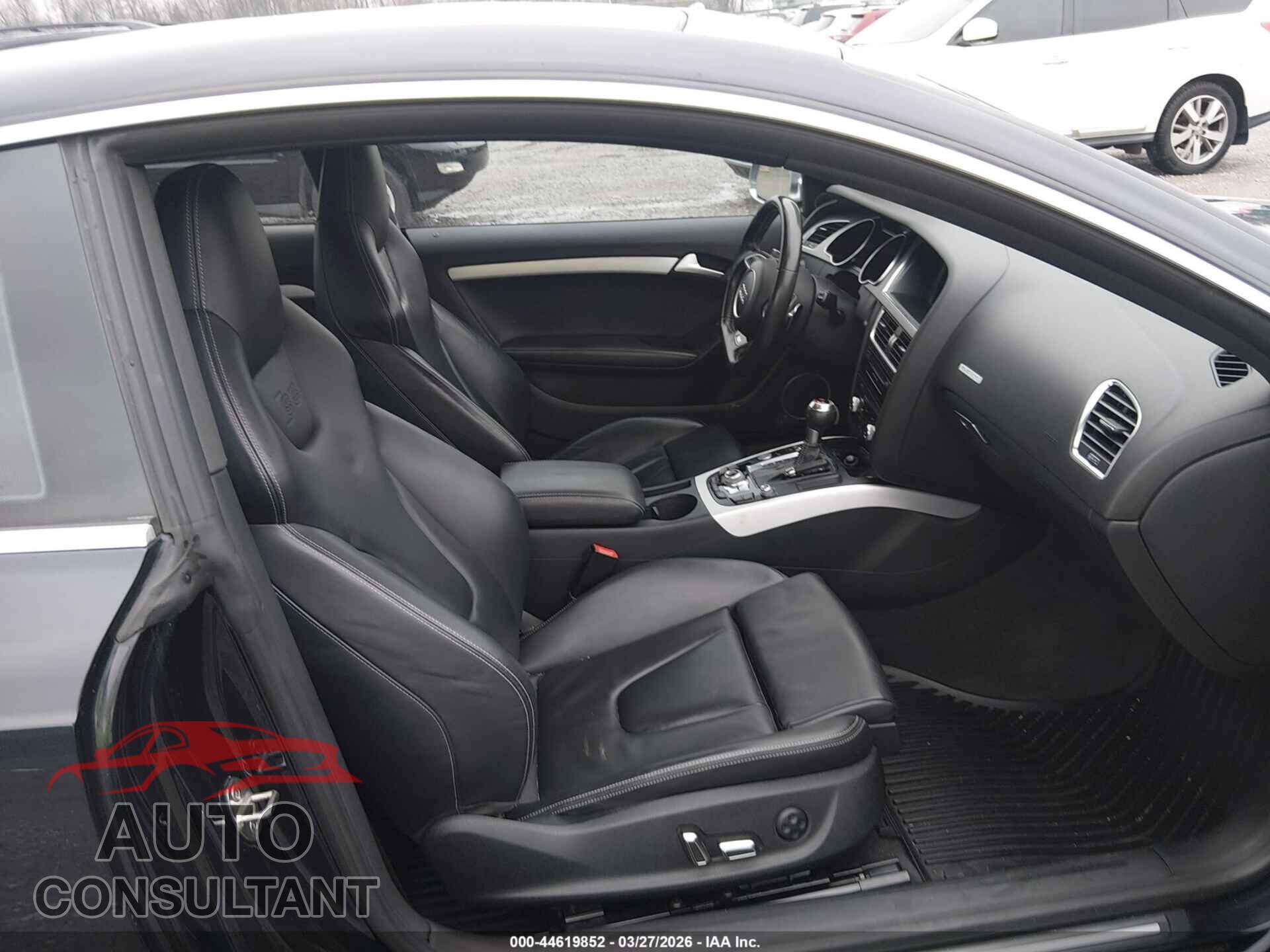 AUDI S5 2013 - WAUCGAFR9DA001424