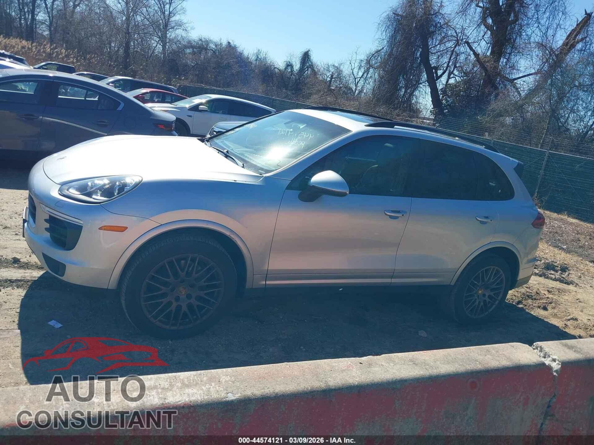 PORSCHE CAYENNE 2017 - WP1AA2A23HKA84228