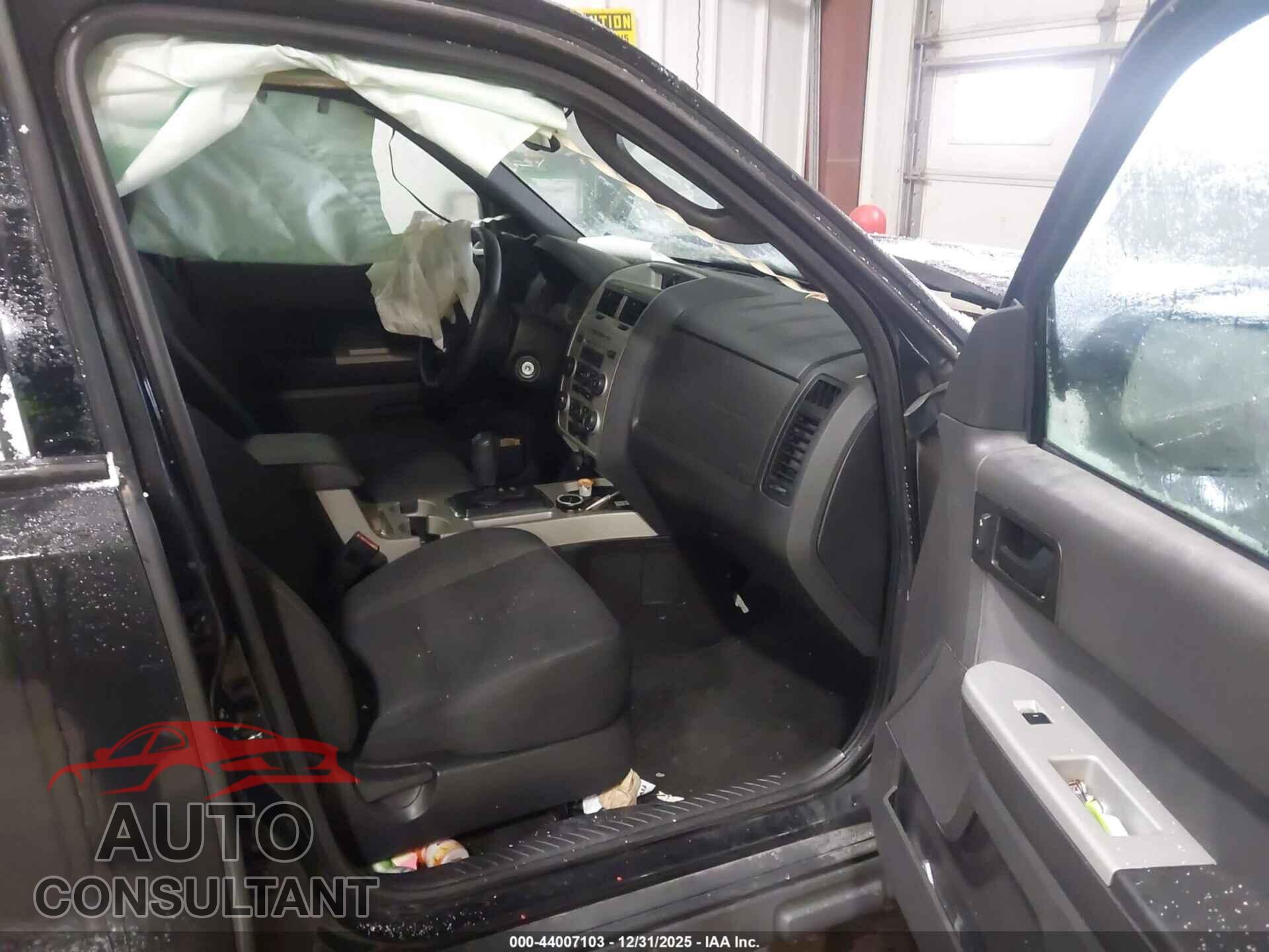 FORD ESCAPE 2011 - 1FMCU0D79BKB97147