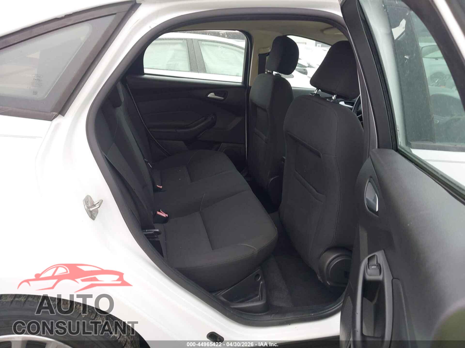 FORD FOCUS 2015 - 1FADP3F28FL274745