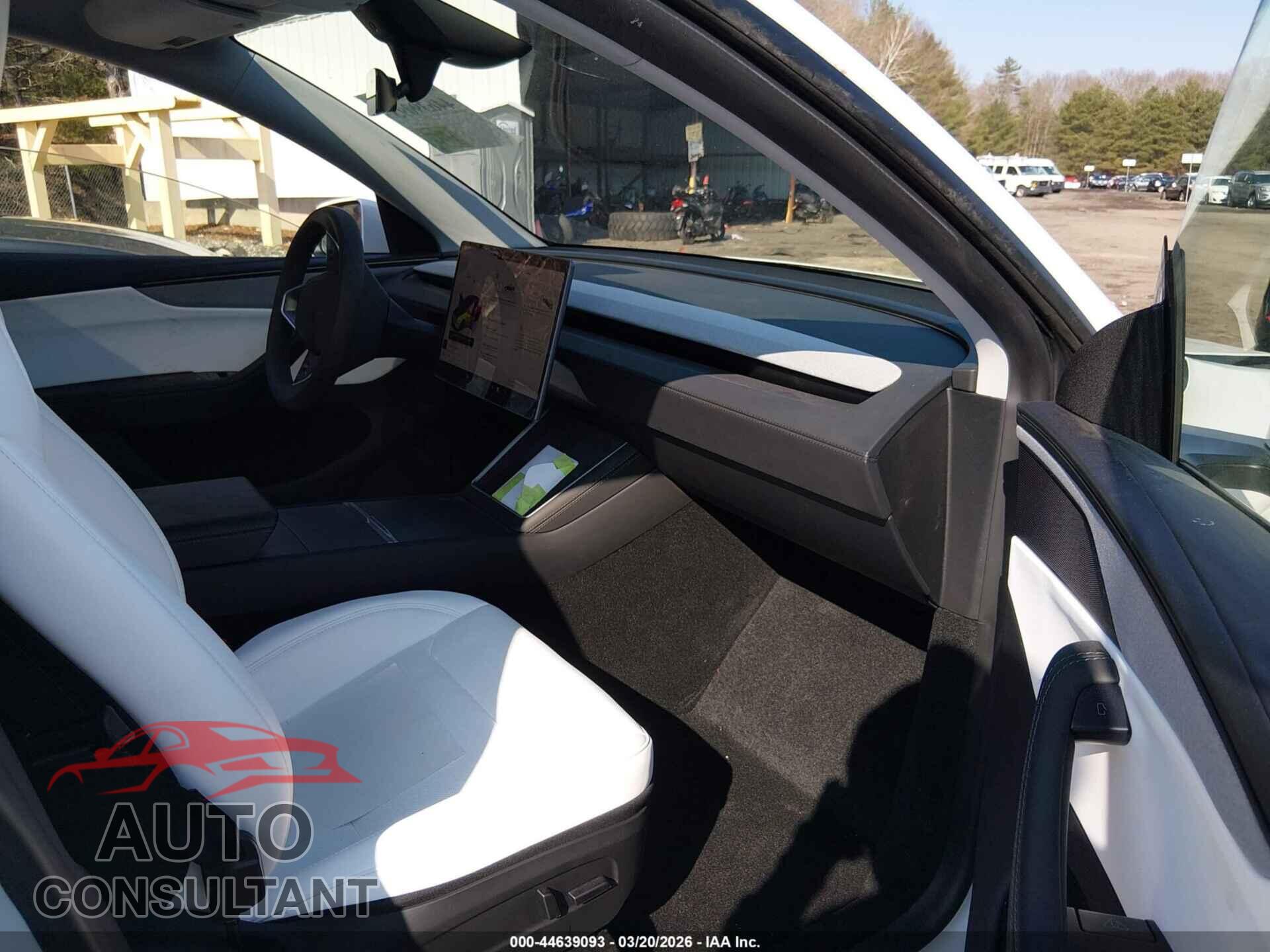 TESLA MODEL Y 2026 - 7SAYGDED0TA439836