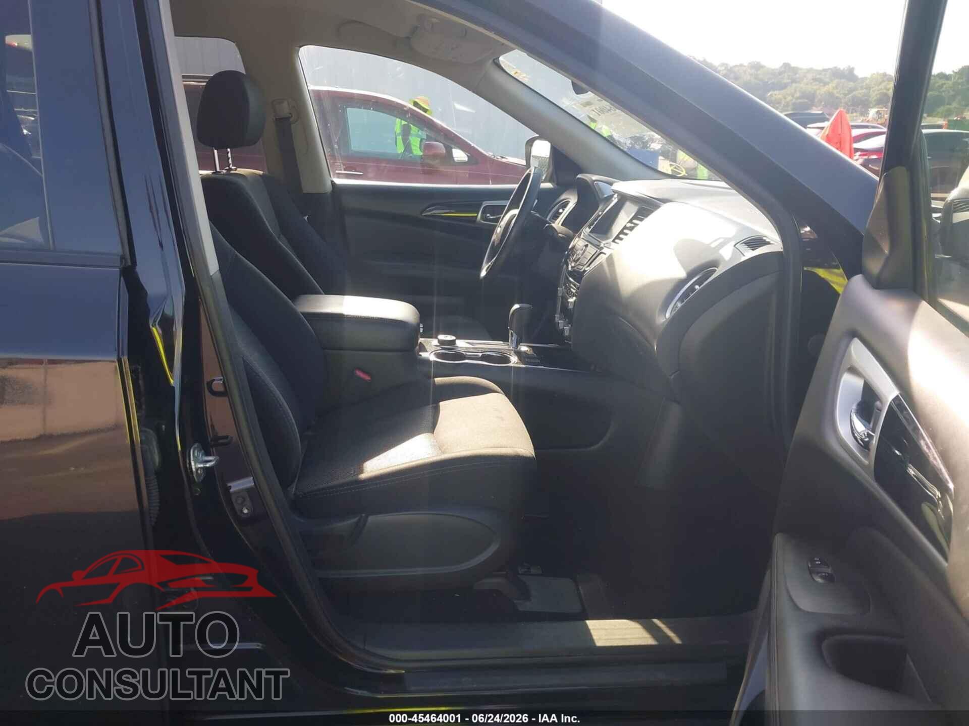 NISSAN PATHFINDER 2018 - 5N1DR2MM6JC609122