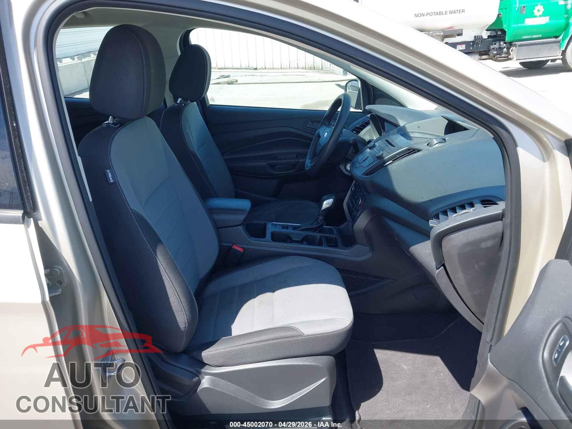 FORD ESCAPE 2017 - 1FMCU0F76HUC34813