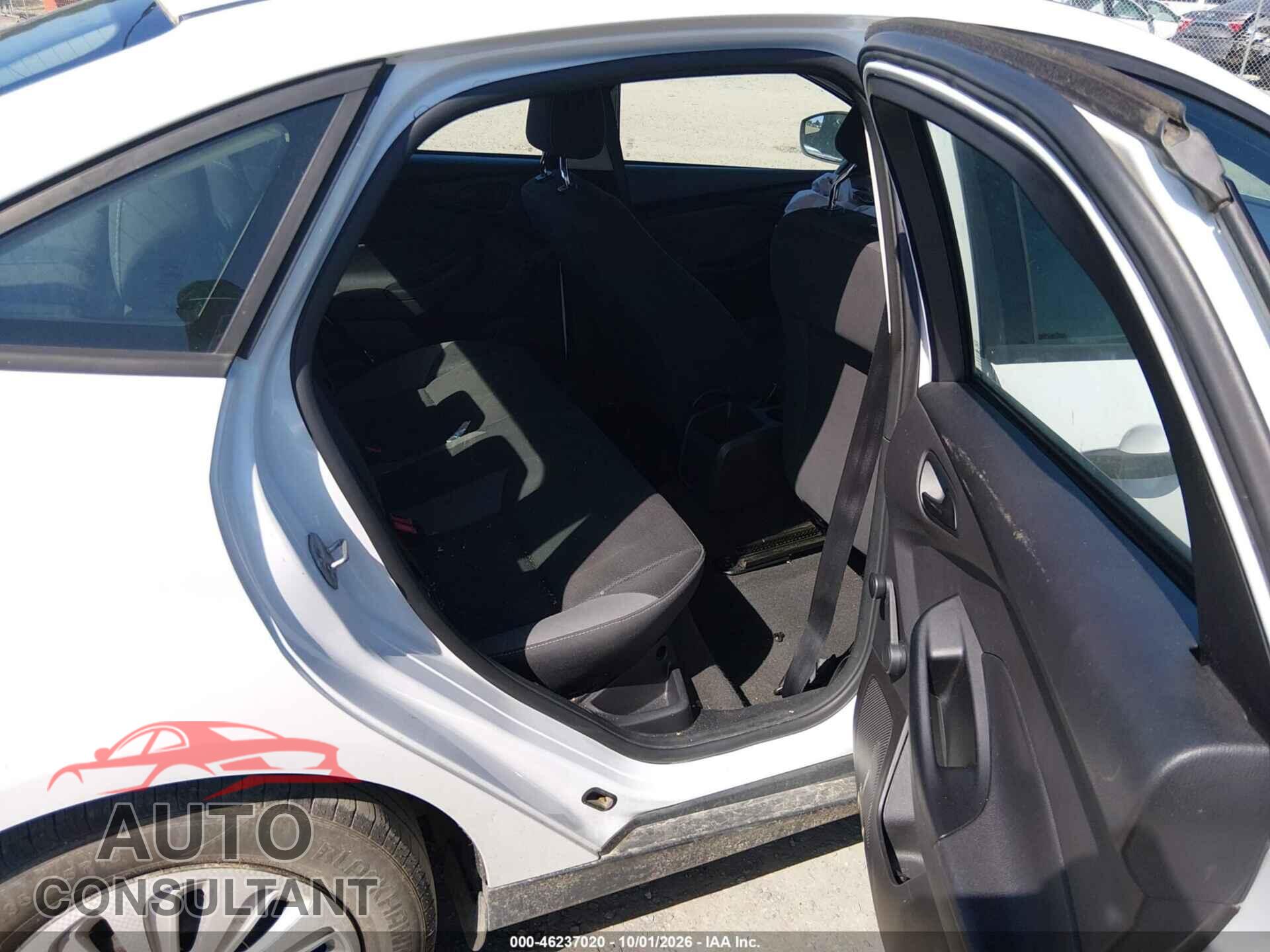 FORD FOCUS 2013 - 1FADP3E2XDL379642
