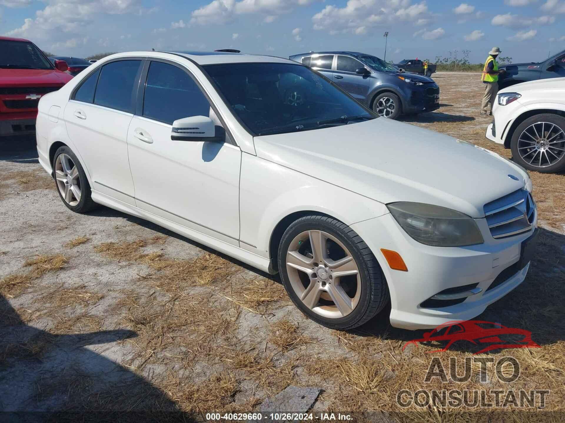 MERCEDES-BENZ C 300 2011 - WDDGF5EB9BR137124