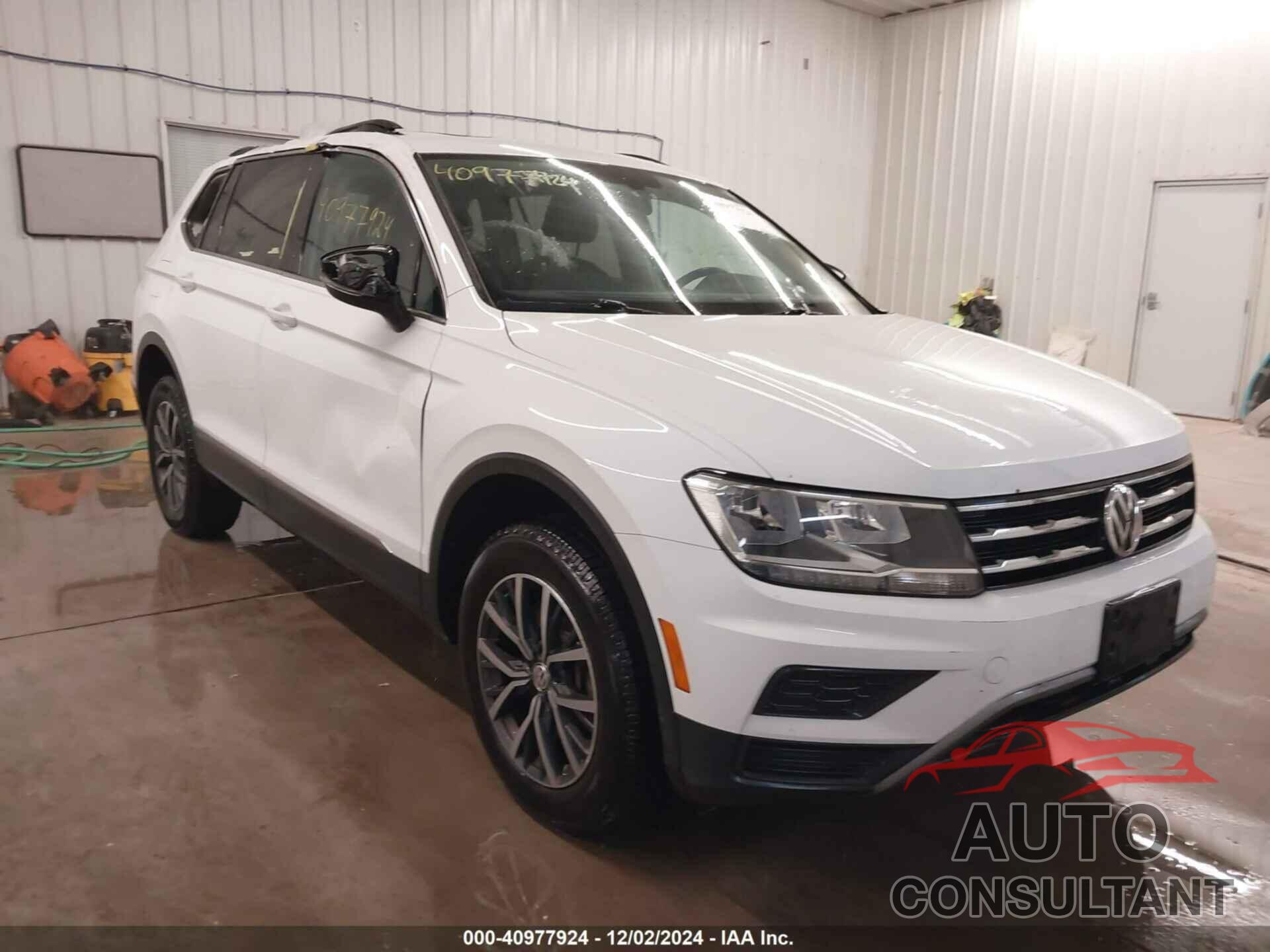 VOLKSWAGEN TIGUAN 2018 - 3VV2B7AX7JM194808