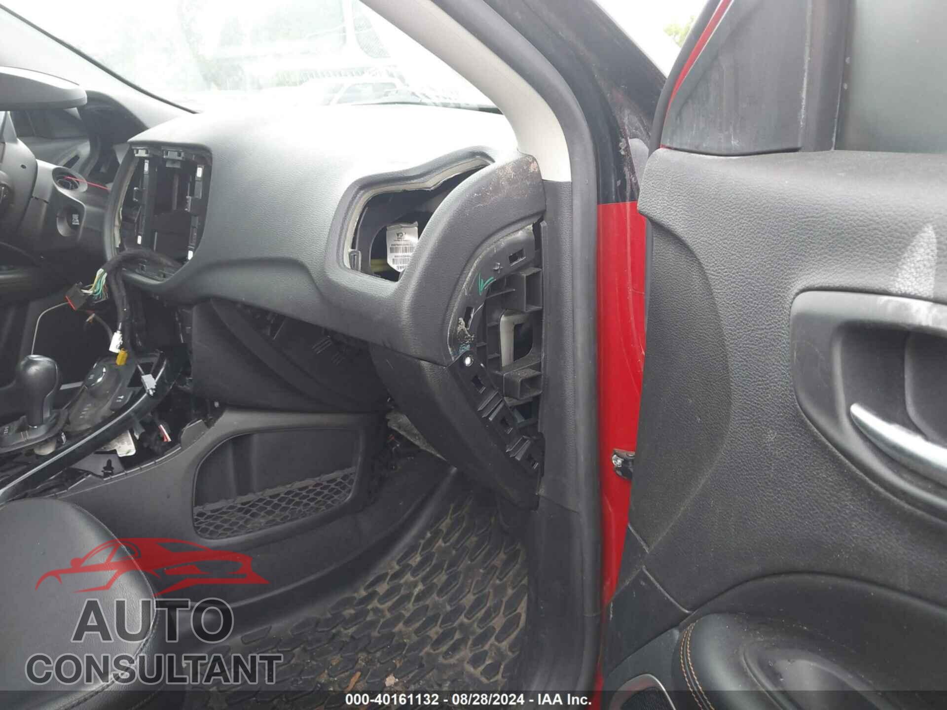 JEEP COMPASS 2020 - 3C4NJDCB2LT216205