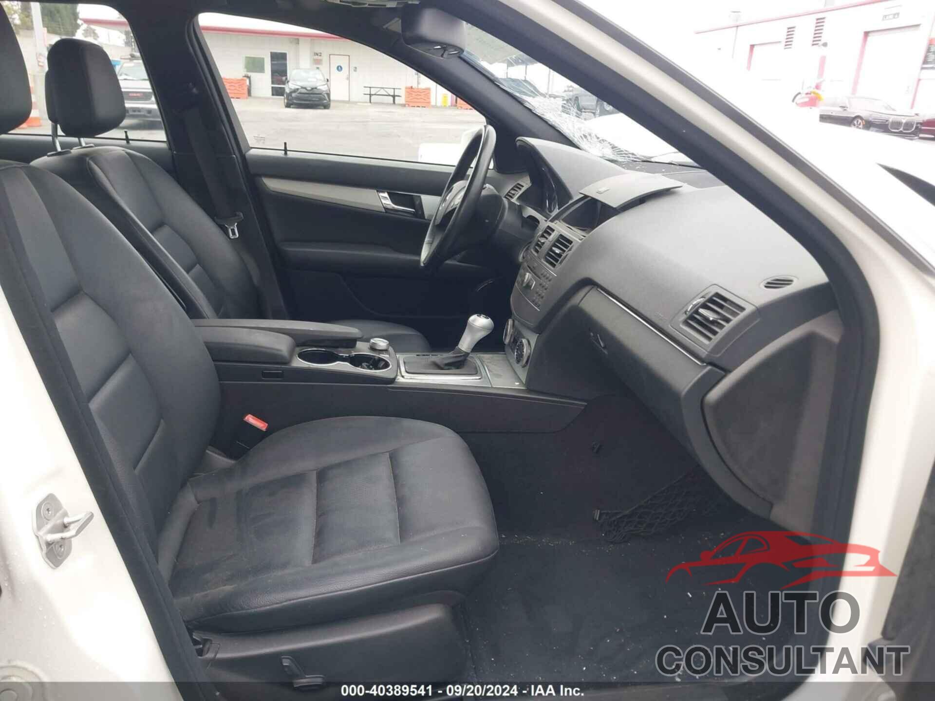 MERCEDES-BENZ C 300 2011 - WDDGF5EBXBR146530