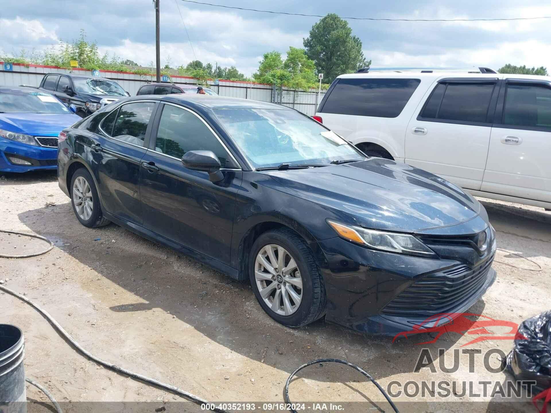 TOYOTA CAMRY 2018 - 4T1B11HK1JU091576