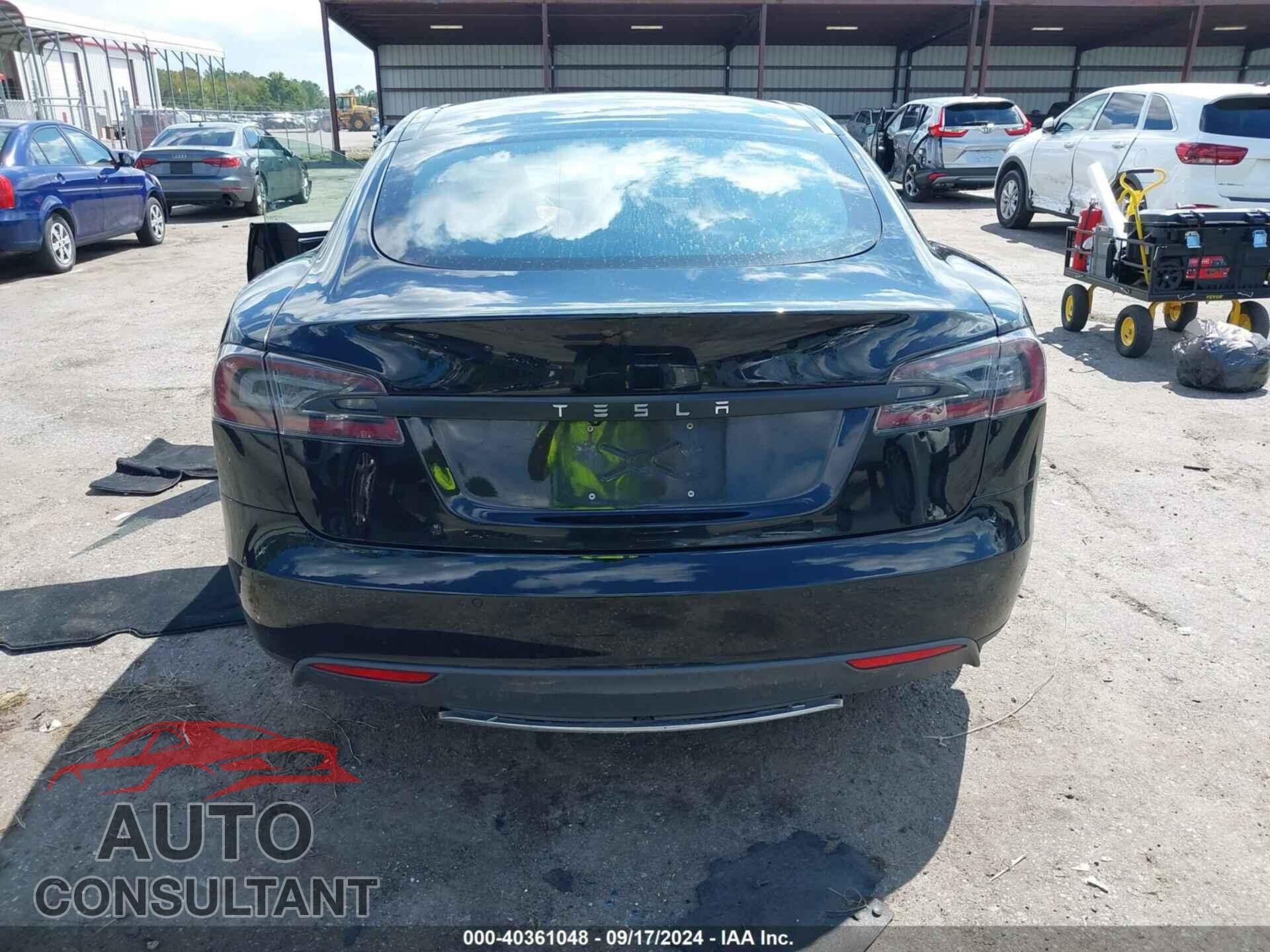 TESLA MODEL S 2015 - 5YJSA1H48FF083013