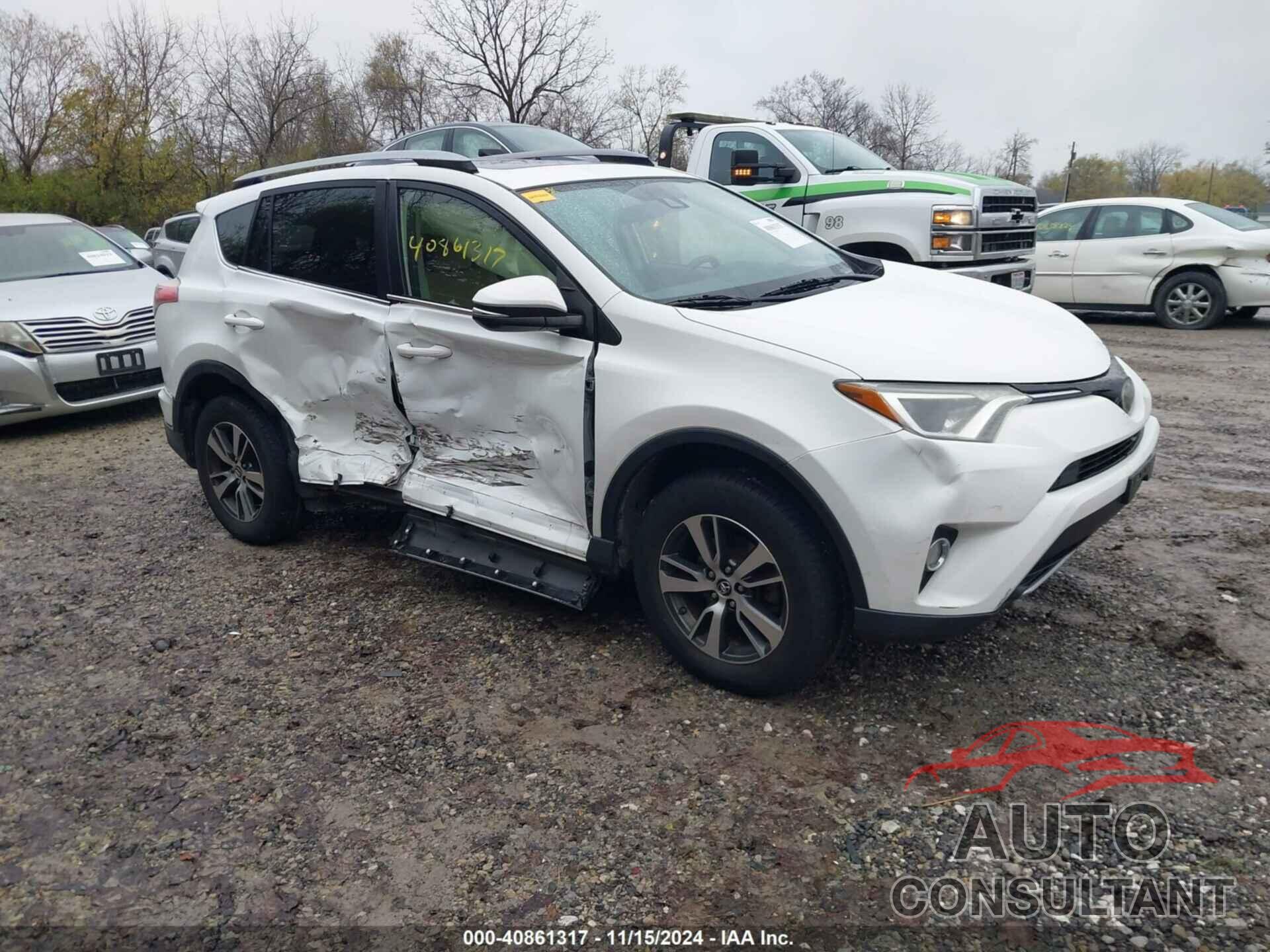 TOYOTA RAV4 2017 - JTMWFREV7HJ108171