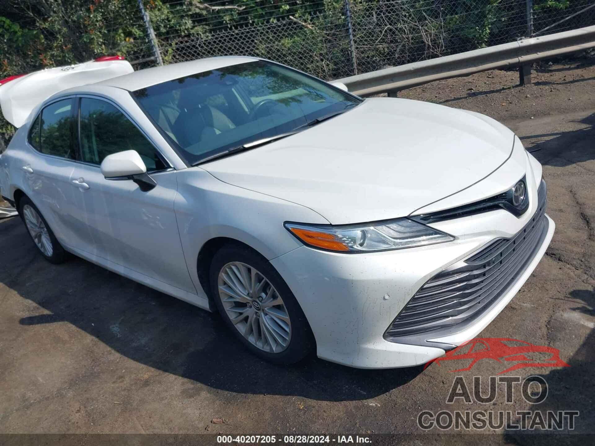 TOYOTA CAMRY 2018 - 4T1B11HK0JU022913