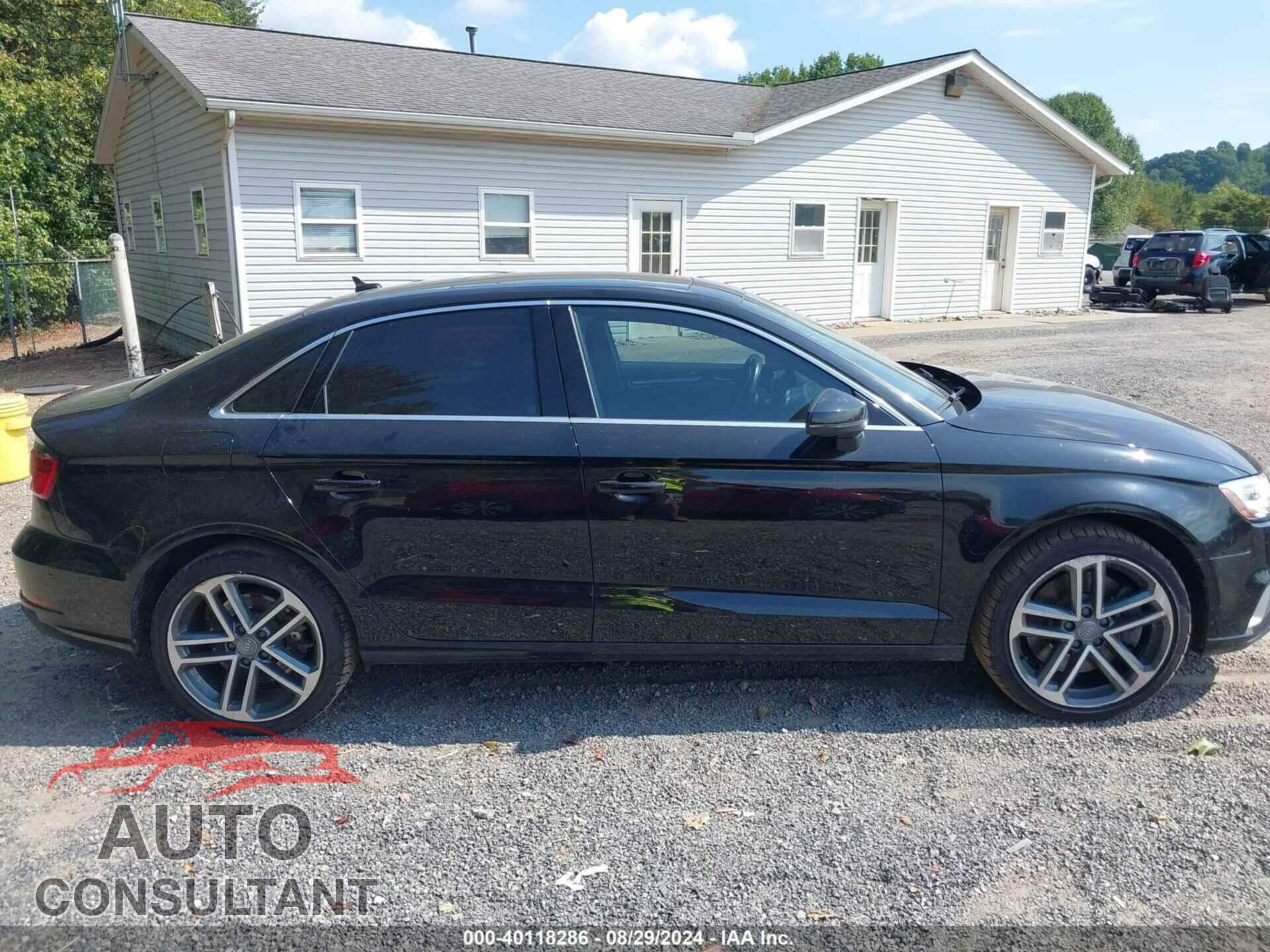 AUDI A3 2019 - WAUBEGFF4KA087040