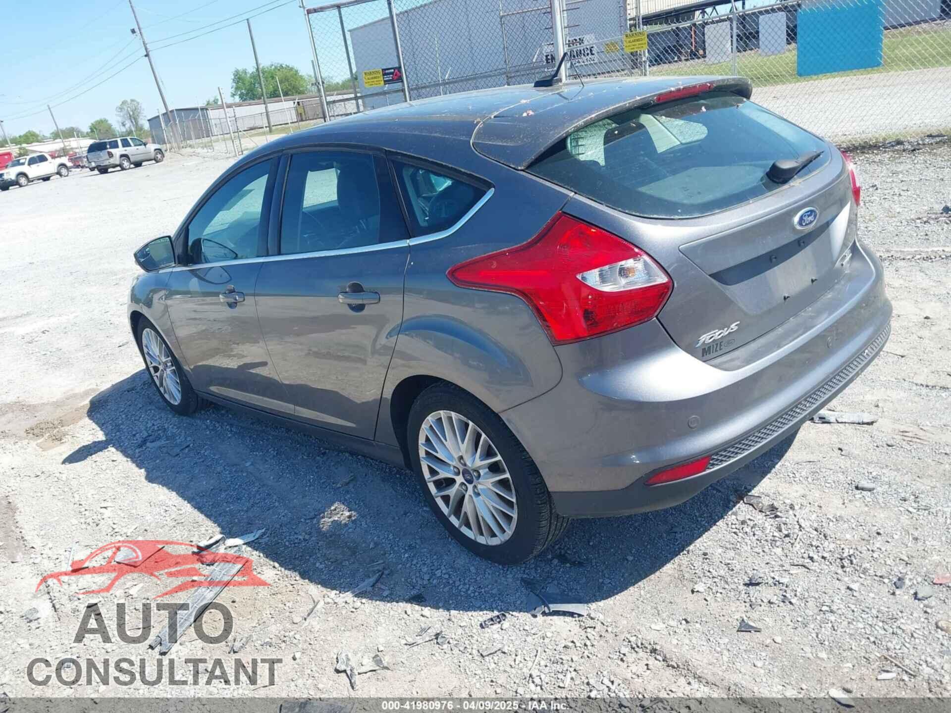 FORD FOCUS 2012 - 1FAHP3M27CL399204