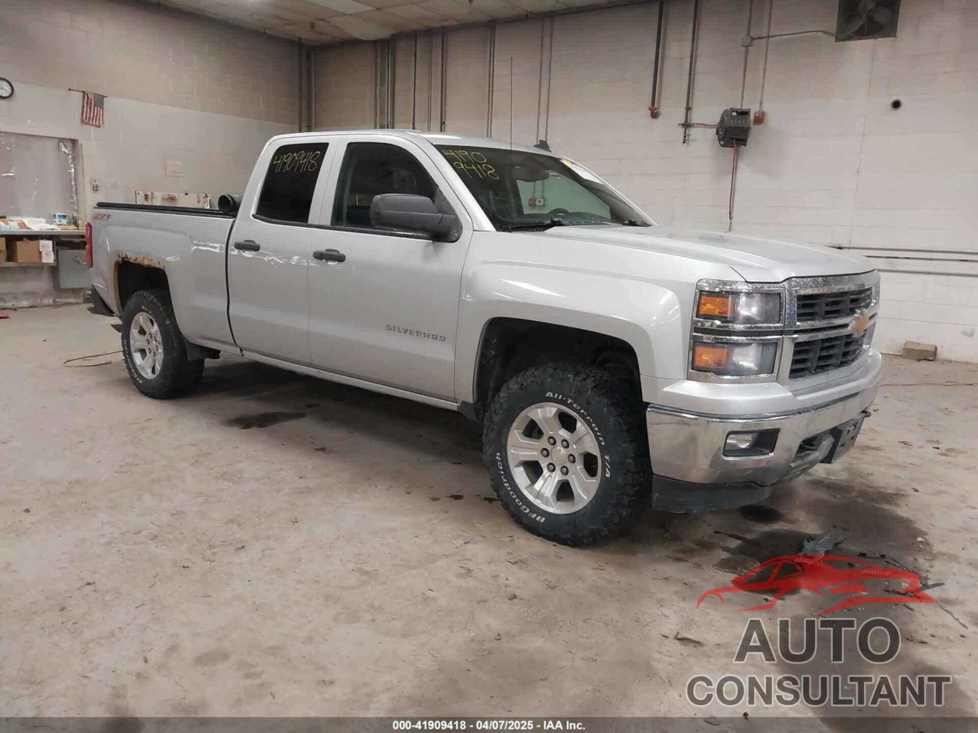CHEVROLET SILVERADO 1500 2014 - 1GCVKREC0EZ355177