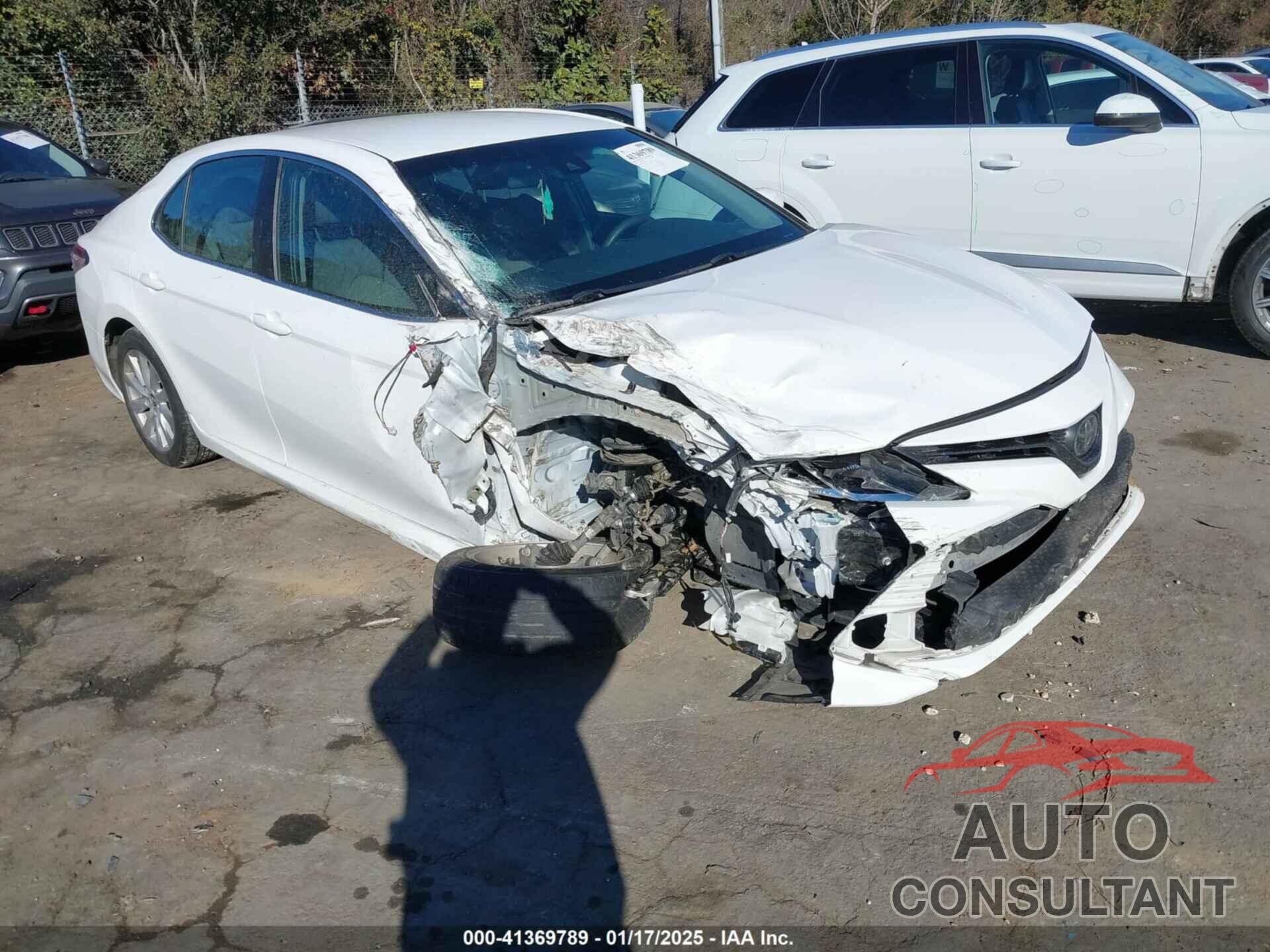 TOYOTA CAMRY 2018 - 4T1B11HK1JU621500