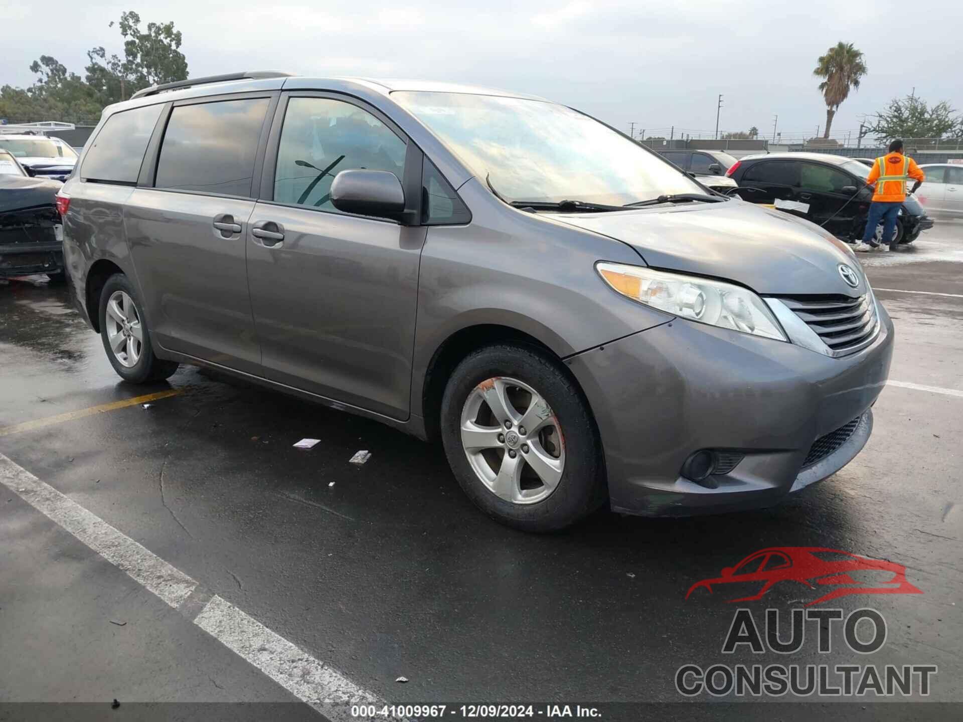 TOYOTA SIENNA 2017 - 5TDKZ3DC7HS879736