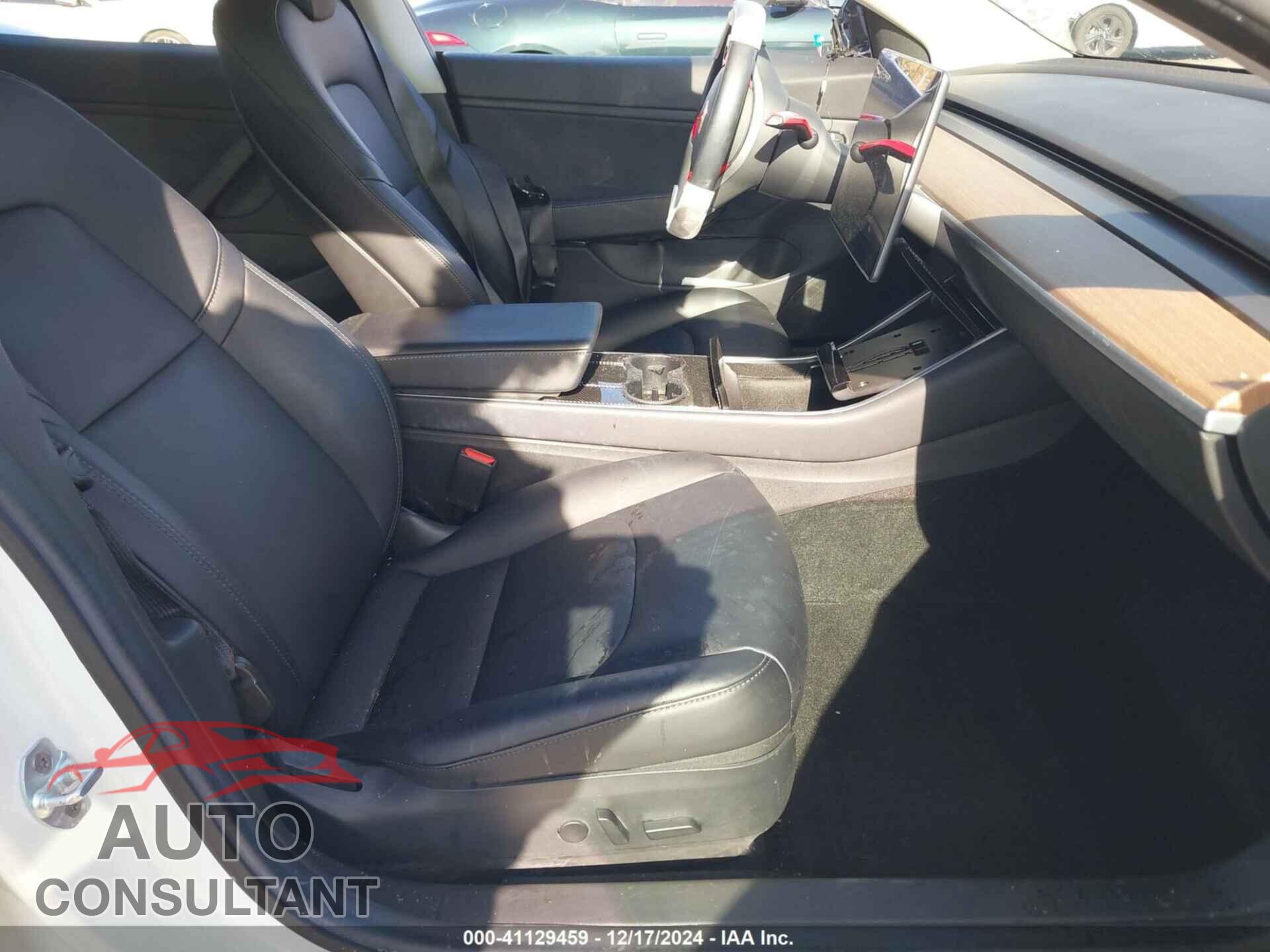 TESLA MODEL 3 2018 - 5YJ3E1EA0JF008351