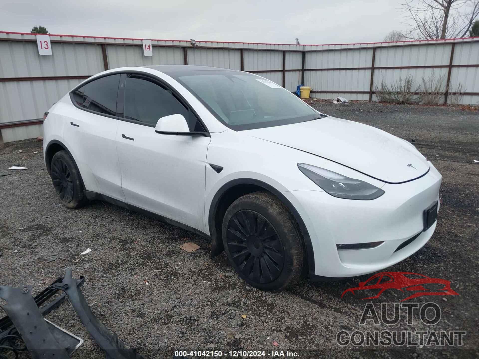 TESLA MODEL Y 2024 - 7SAYGDEE9RF072391