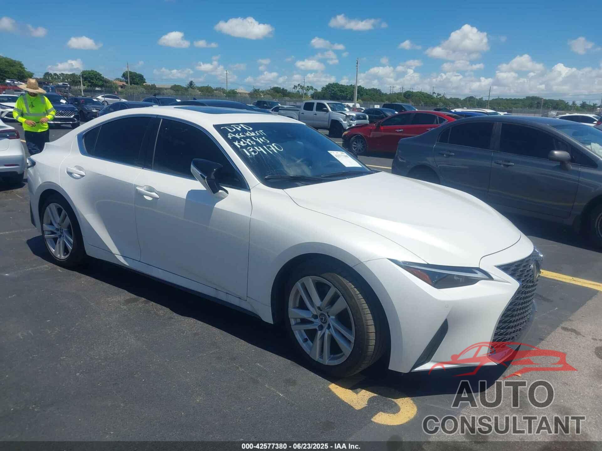 LEXUS IS 300 2025 - JTHCA1D22S5134170