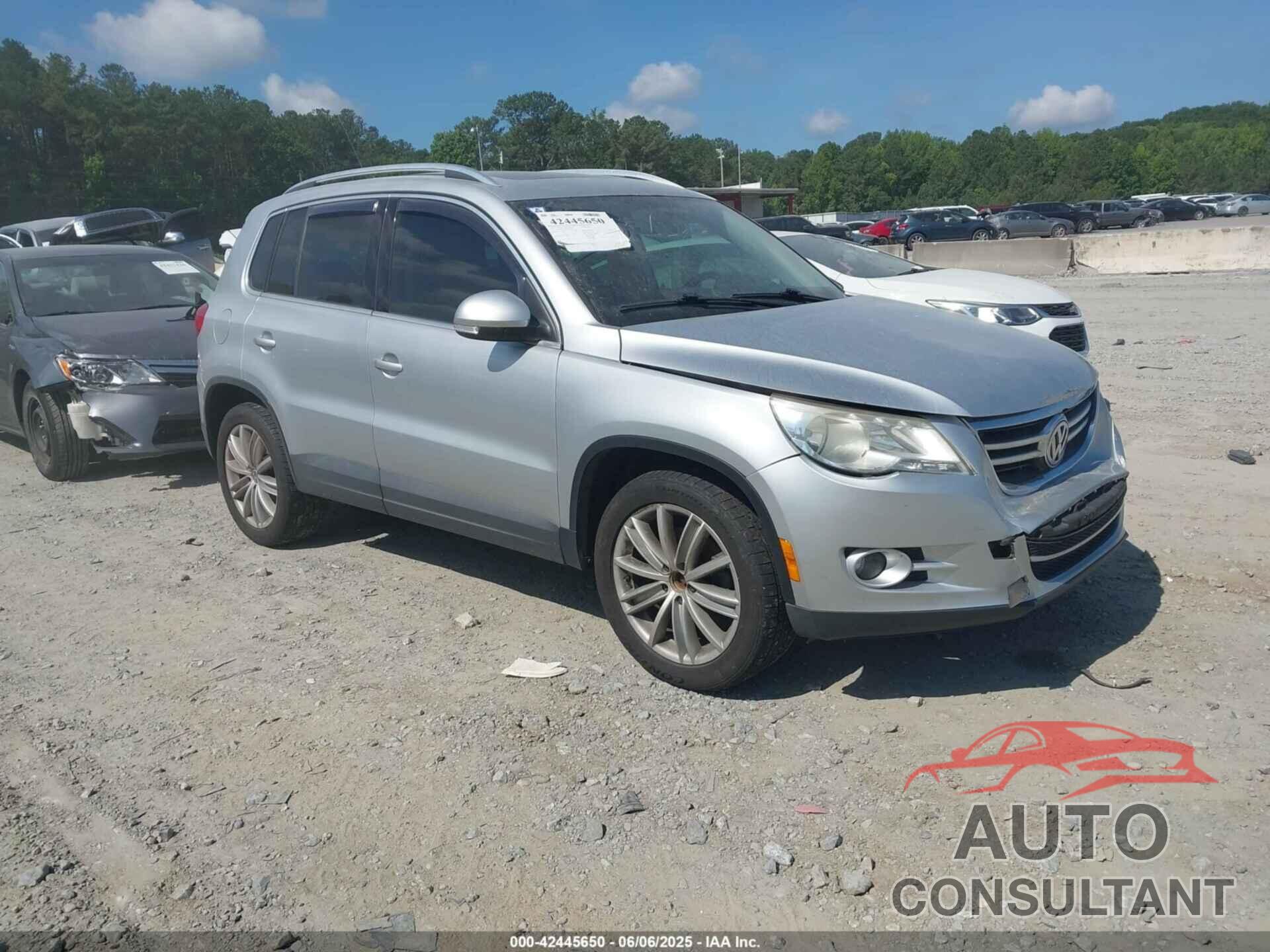 VOLKSWAGEN TIGUAN 2011 - WVGAV7AX0BW550630