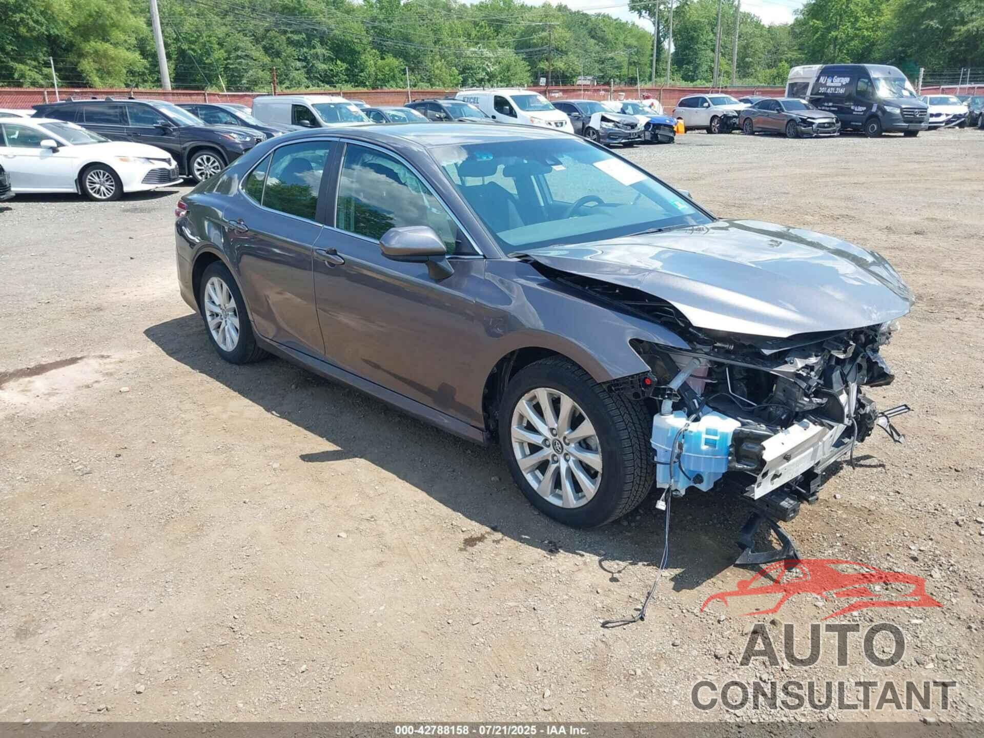 TOYOTA CAMRY 2018 - 4T1B11HK3JU645801