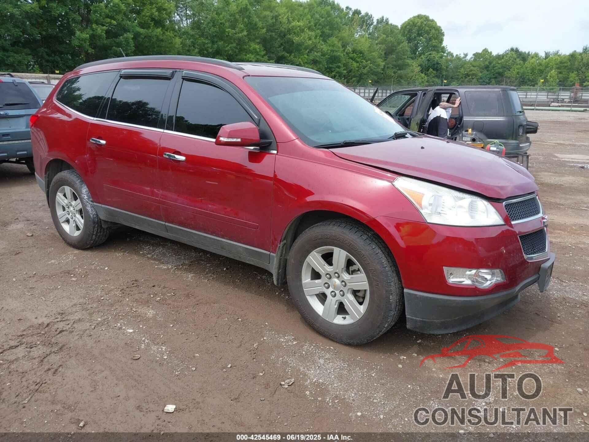 CHEVROLET TRAVERSE 2011 - 1GNKRGED2BJ176555