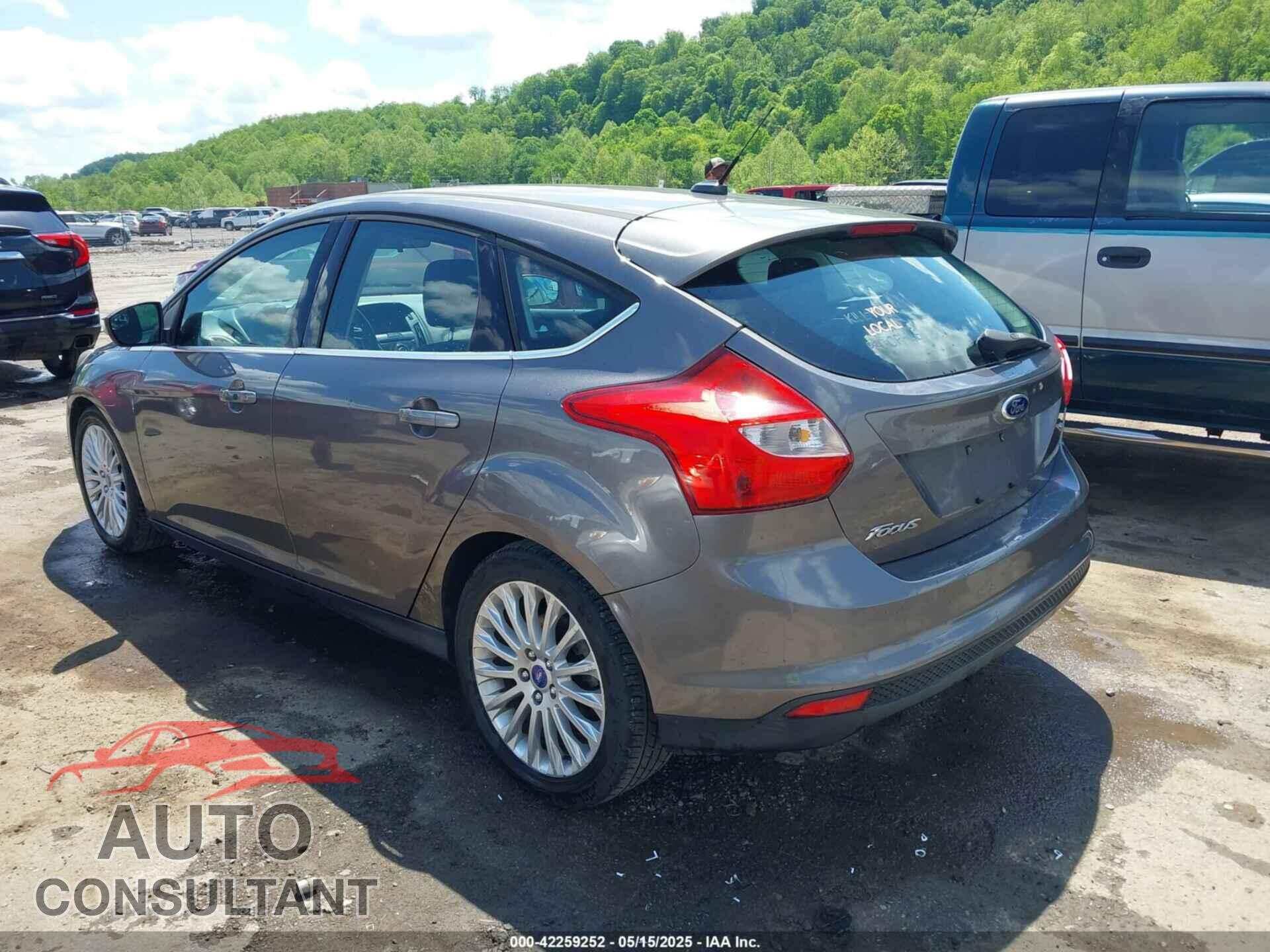 FORD FOCUS 2012 - 1FAHP3N23CL219103