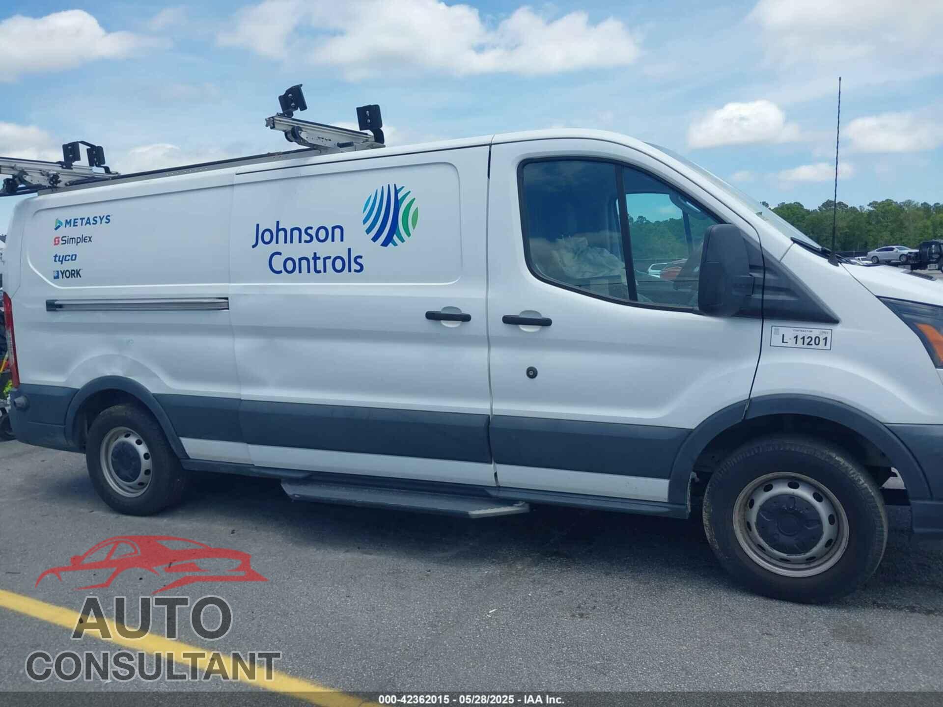 FORD TRANSIT-150 2017 - 1FTYE2YM5HKB55411